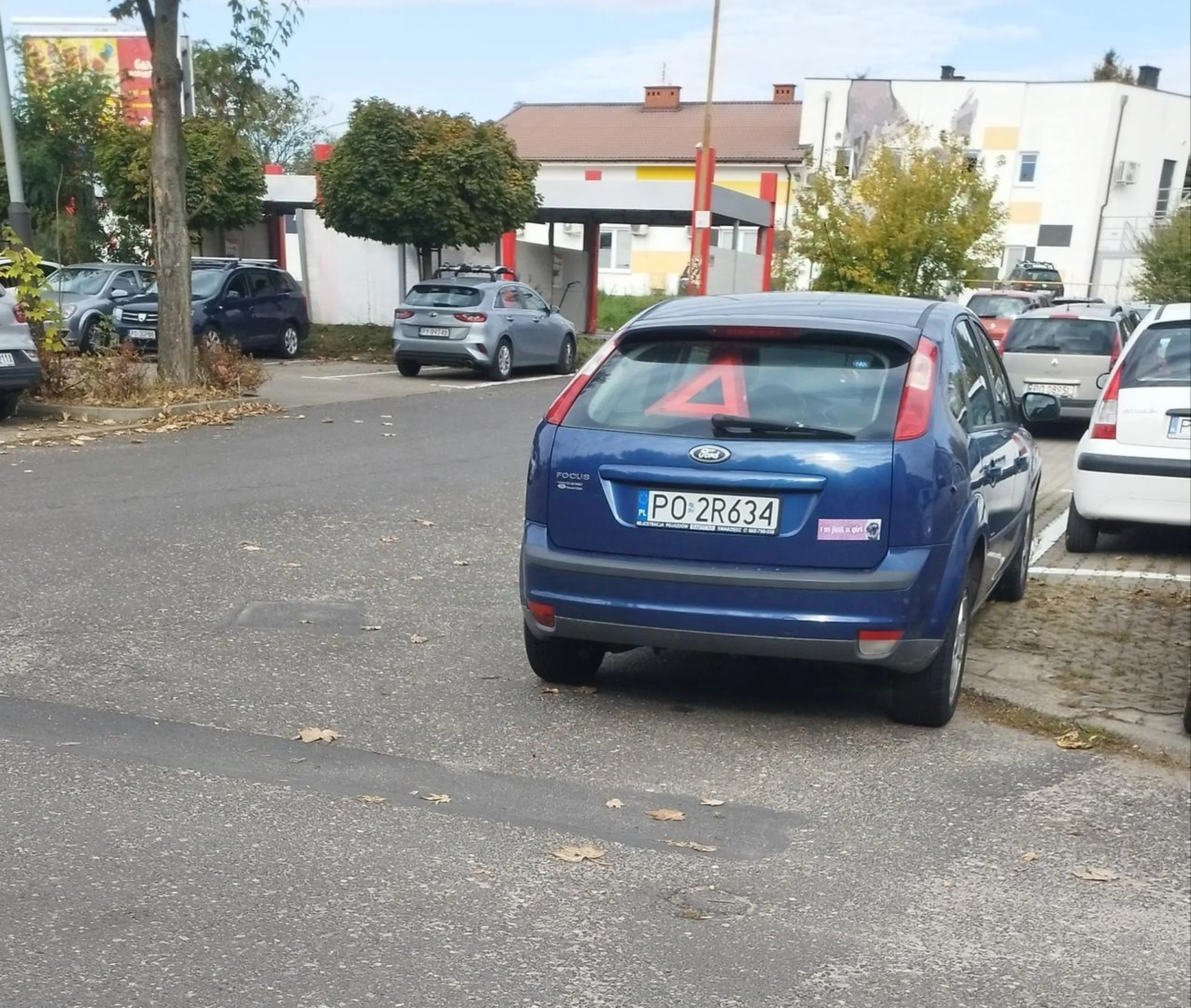 To ze wystawisz trojkat to nie uprawnia cie do ograniczania widocznosci na skrzyzowaniu.