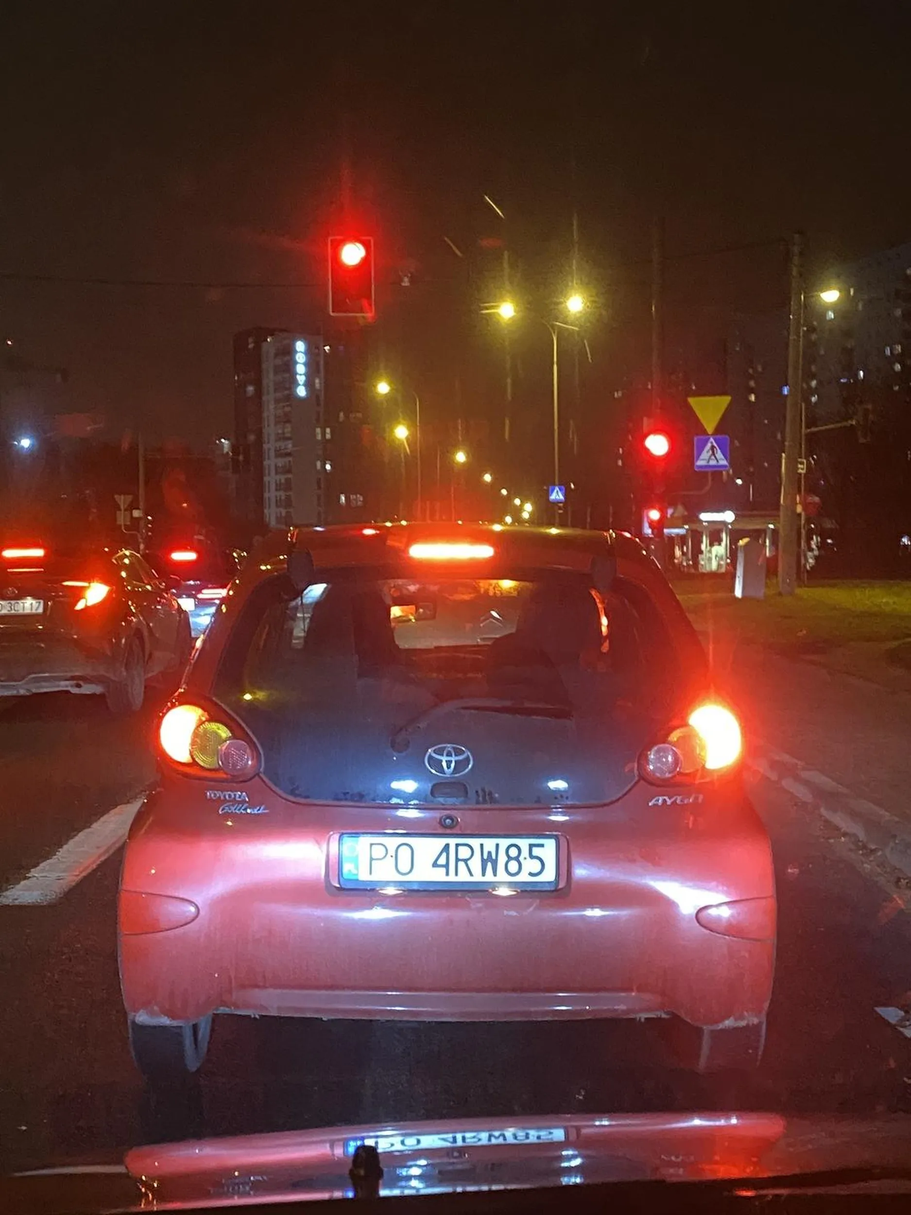 Jeździ na podwójnym gazie i wyprzedza na trzeciego na skrzyżowaniu. Poza tym, autko ładne i przyjemne. Właścicielka też przesympatyczna.