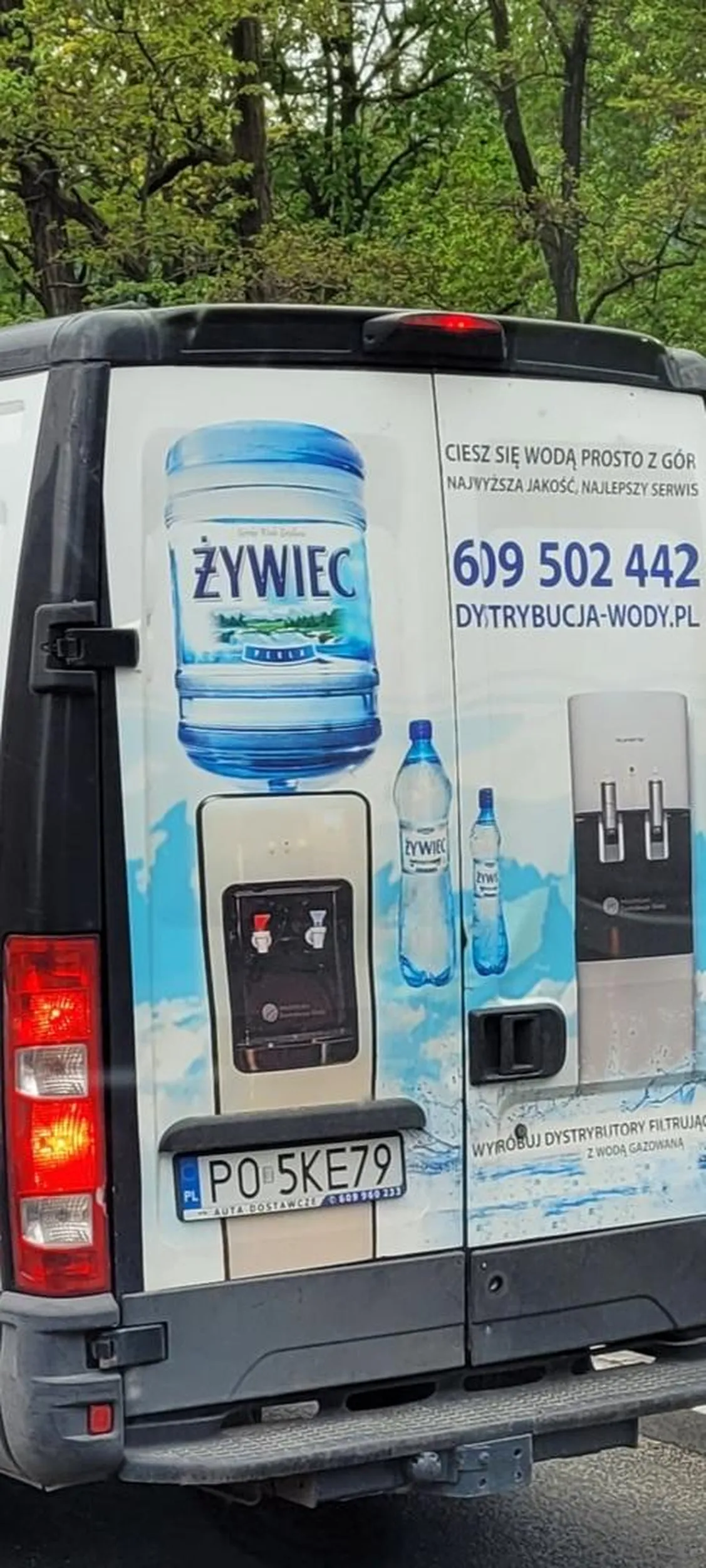 Uwaga na pajaca , robi pikni podczas jazdy , myśli że kierunkowskaz to sygnał uprzywilejowania , wymusza pierwszeństwo.