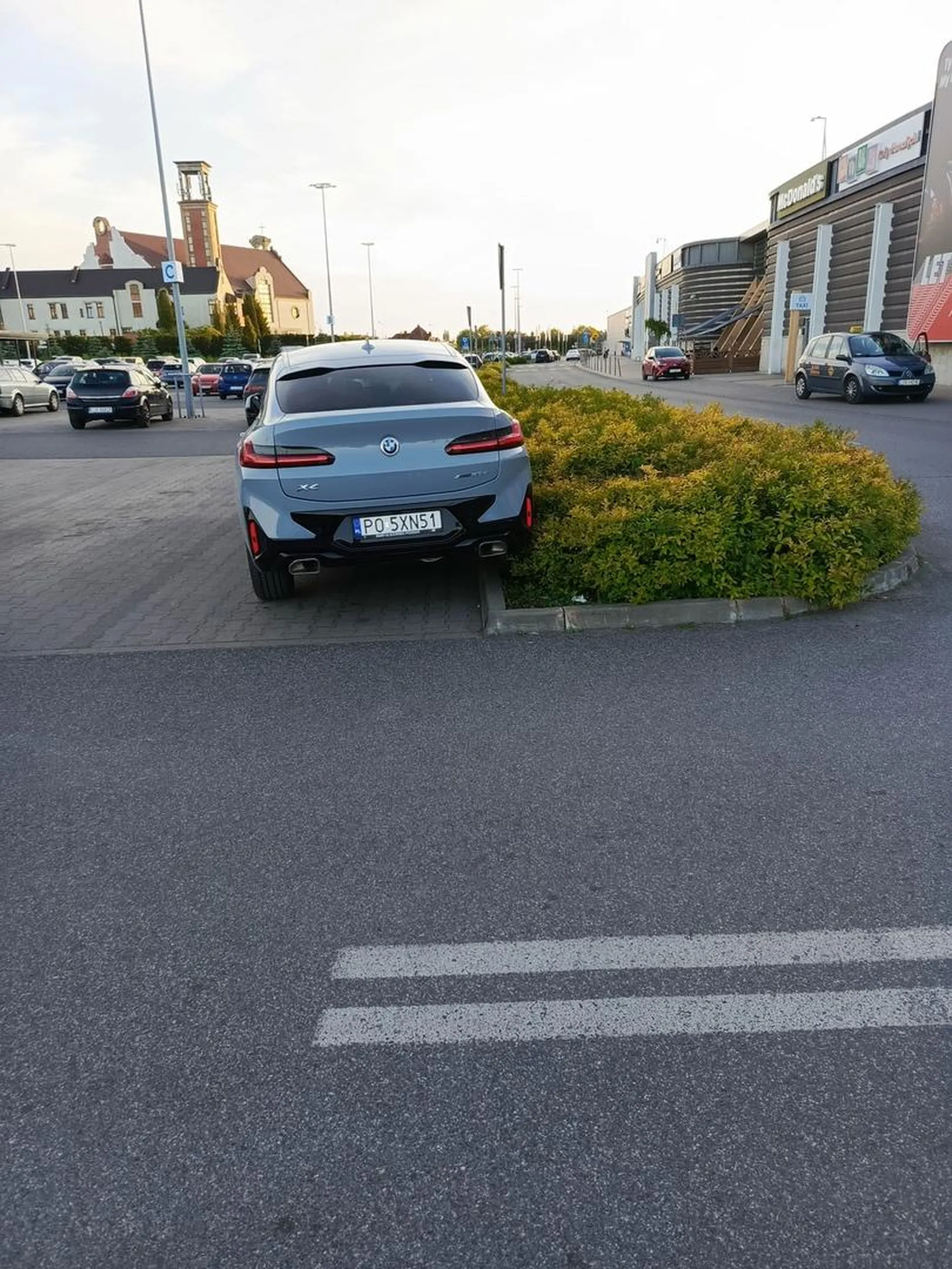 Zawieszenie takie miękkie że nie czuć że się parkuje na krawęźniku co?