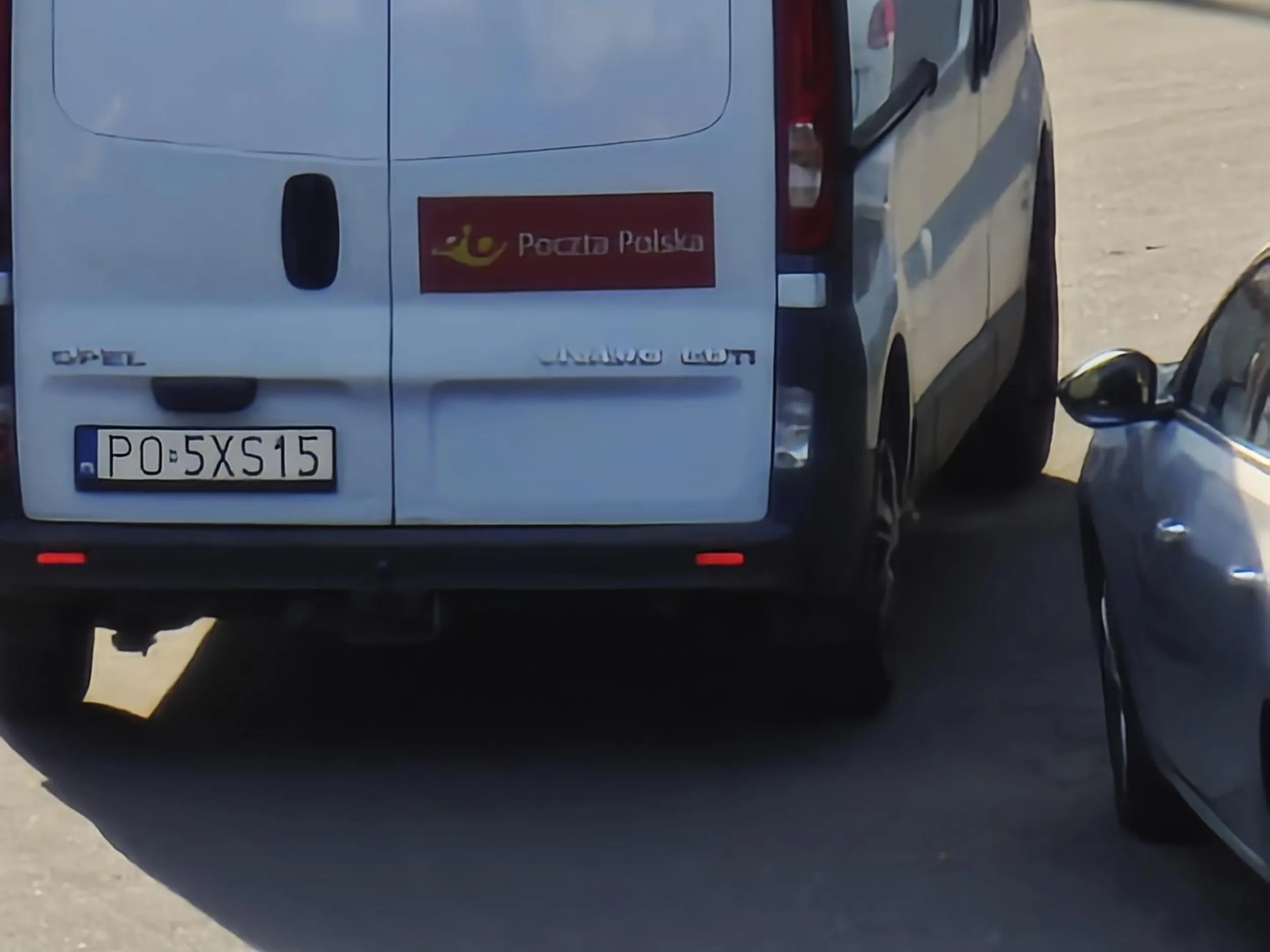 Parkowanie mistrzostwo świata Na samym środku skrzyżowania wysiadł i poszedł doręczyć paczkę