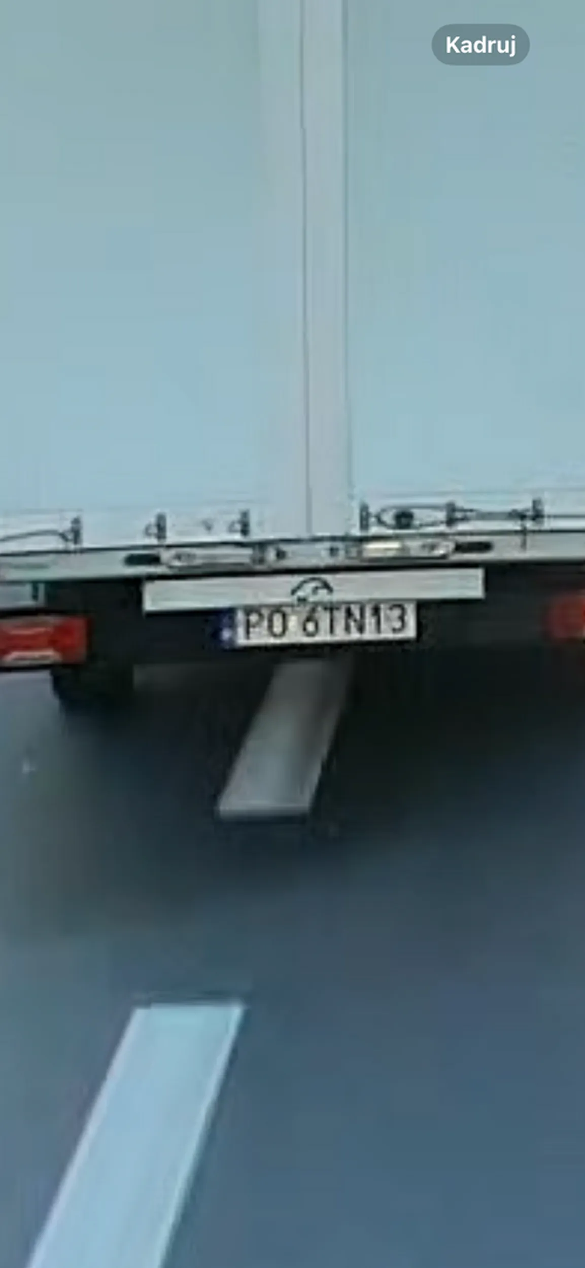 Gratulacje dla kierowcy… a jeszcze jaki wyszczekany, przepisy ma w jednym paluszku tak samo jak radar