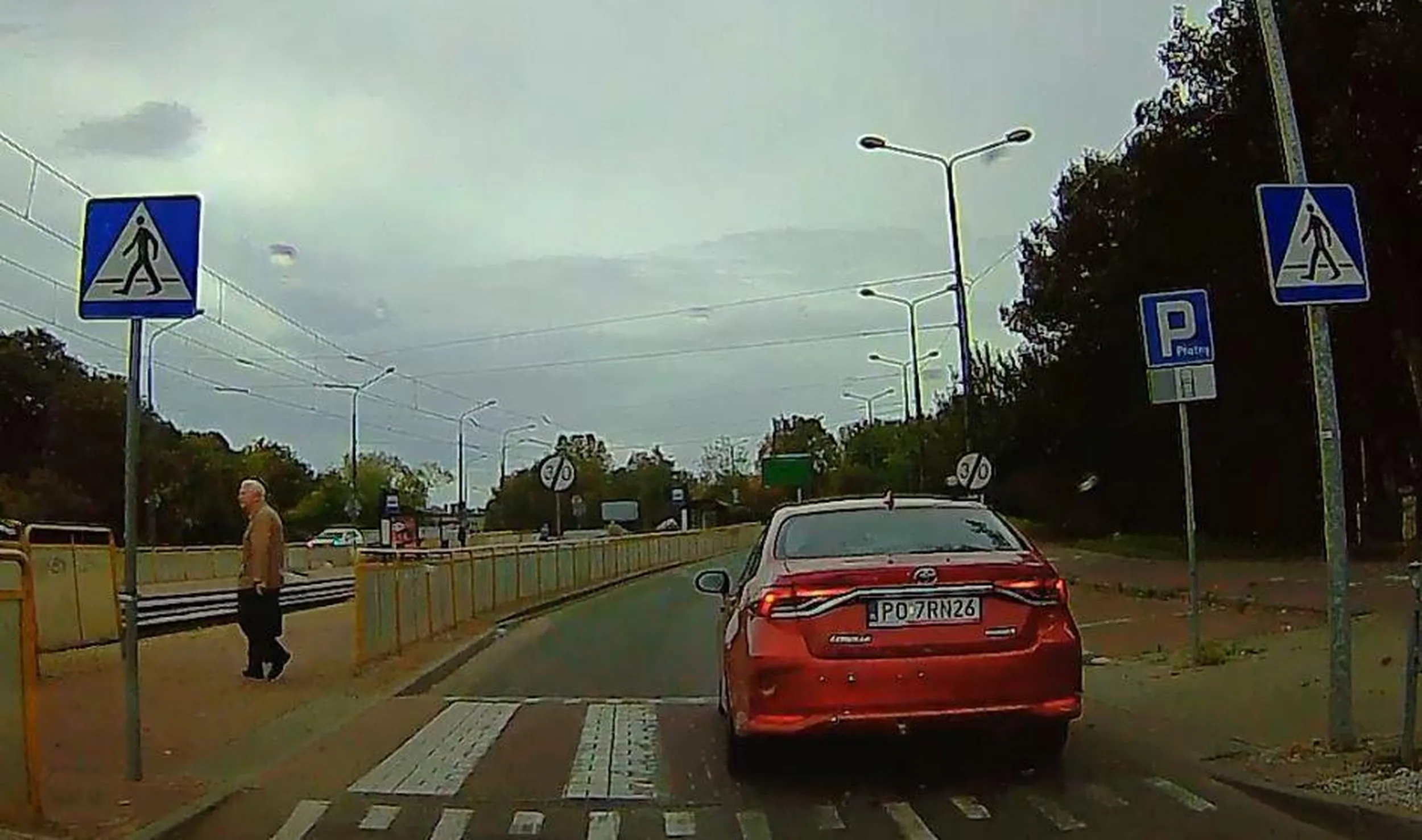 Telefonik przy uchu i można jechać w miasto utrudniać ruch.