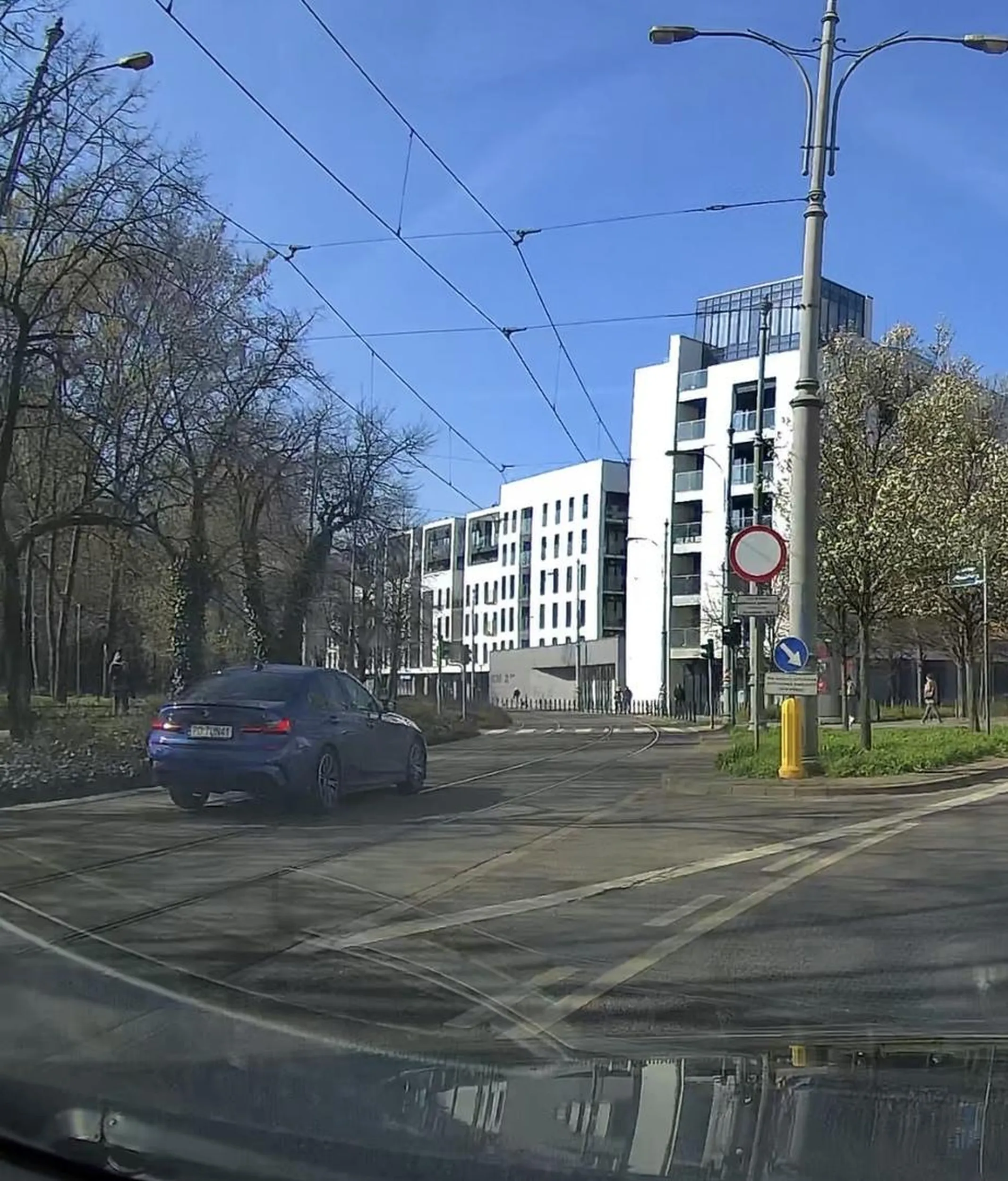 No może i pojechał pod zakaz, ale za to też pod prąd xD