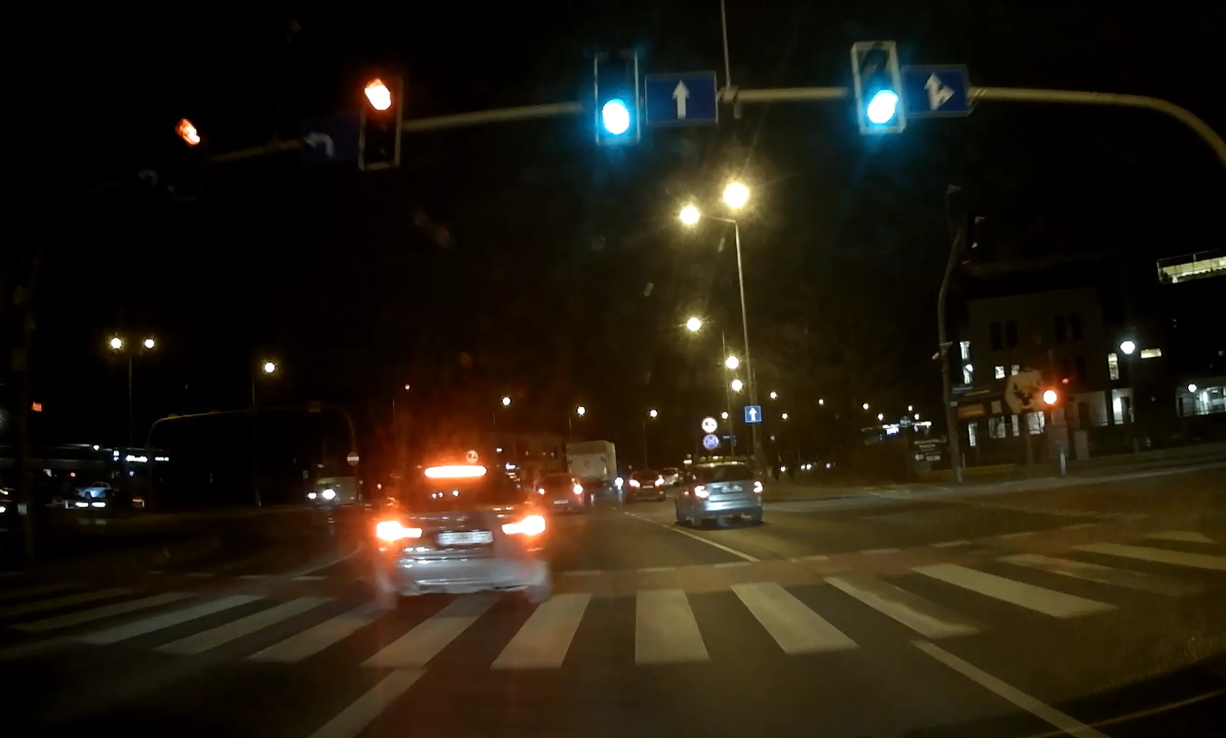 wyprzedzanie po prawej stronie, jazda na czerwony