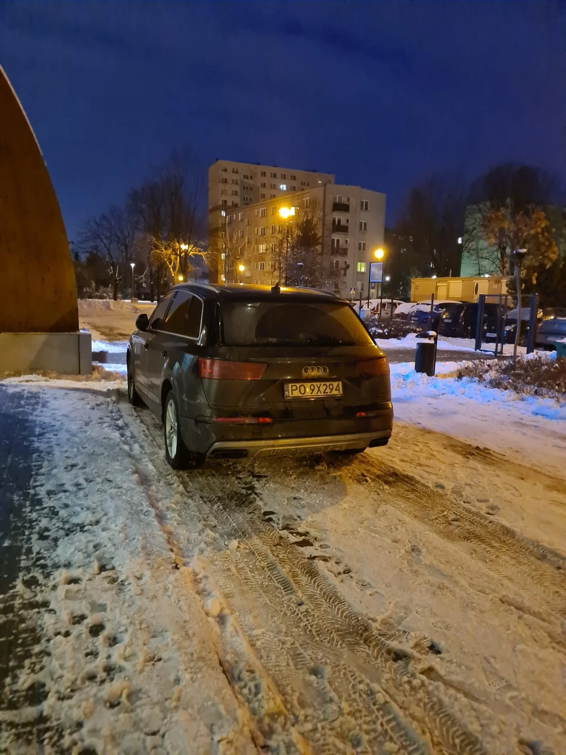 Musi pod same drzwi na zakaz wjechać