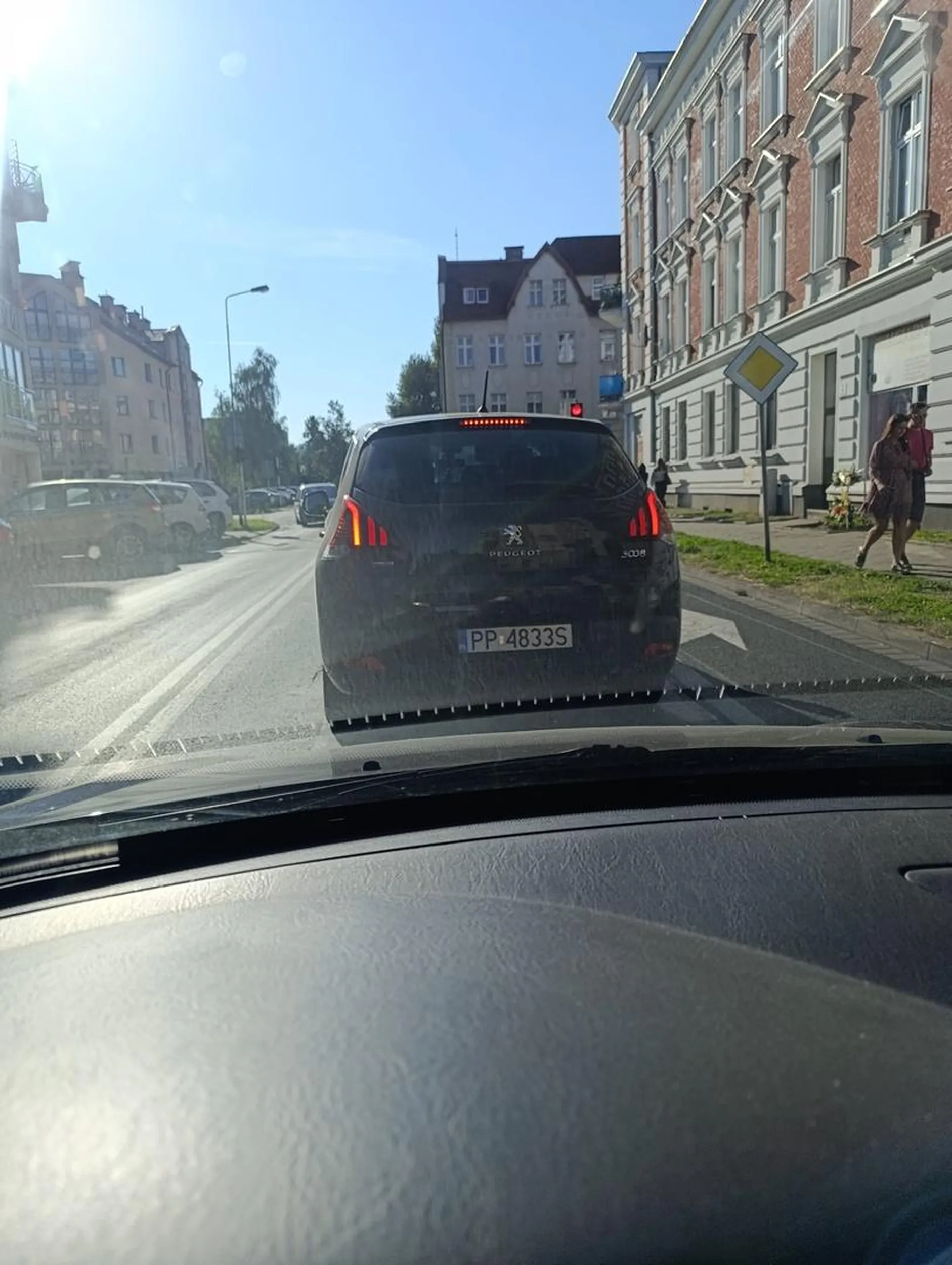 Zapamiętaj raz na zawsze chwaście, że pojazd znajdujący się na rondzie ma zawsze pierwszeństwo.