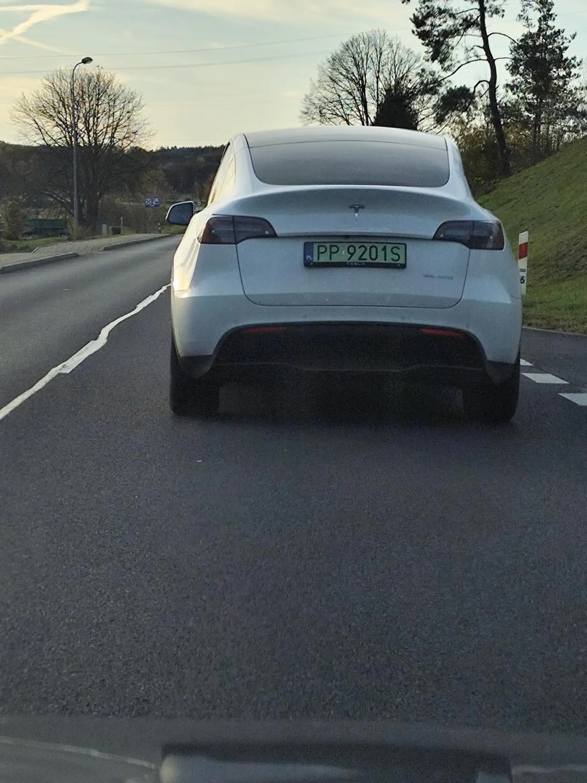 Porażka kierującego przy wyprzedzaniu dodaje gazu.