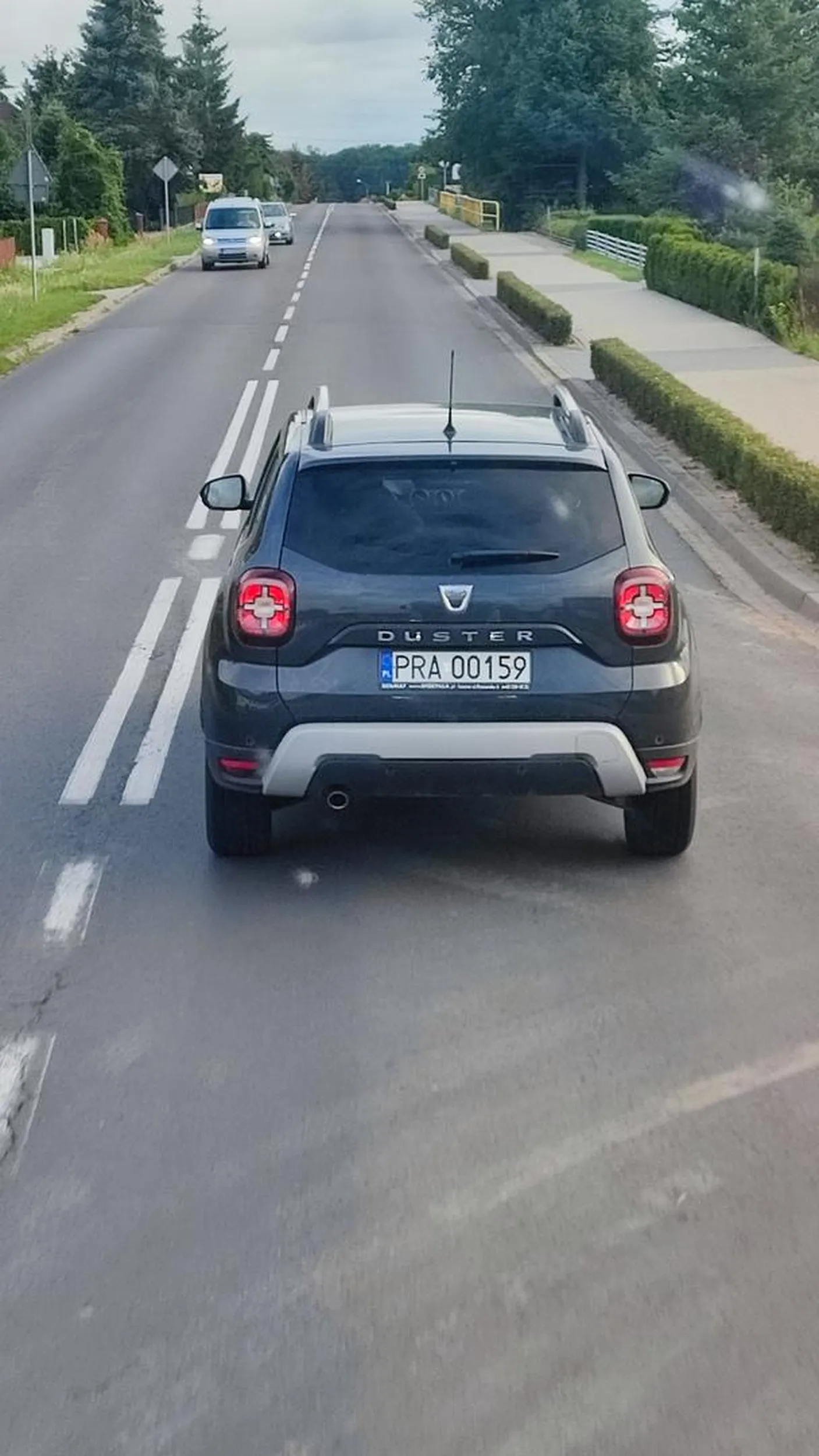 Cymbał wyprzedza, a później blokuje