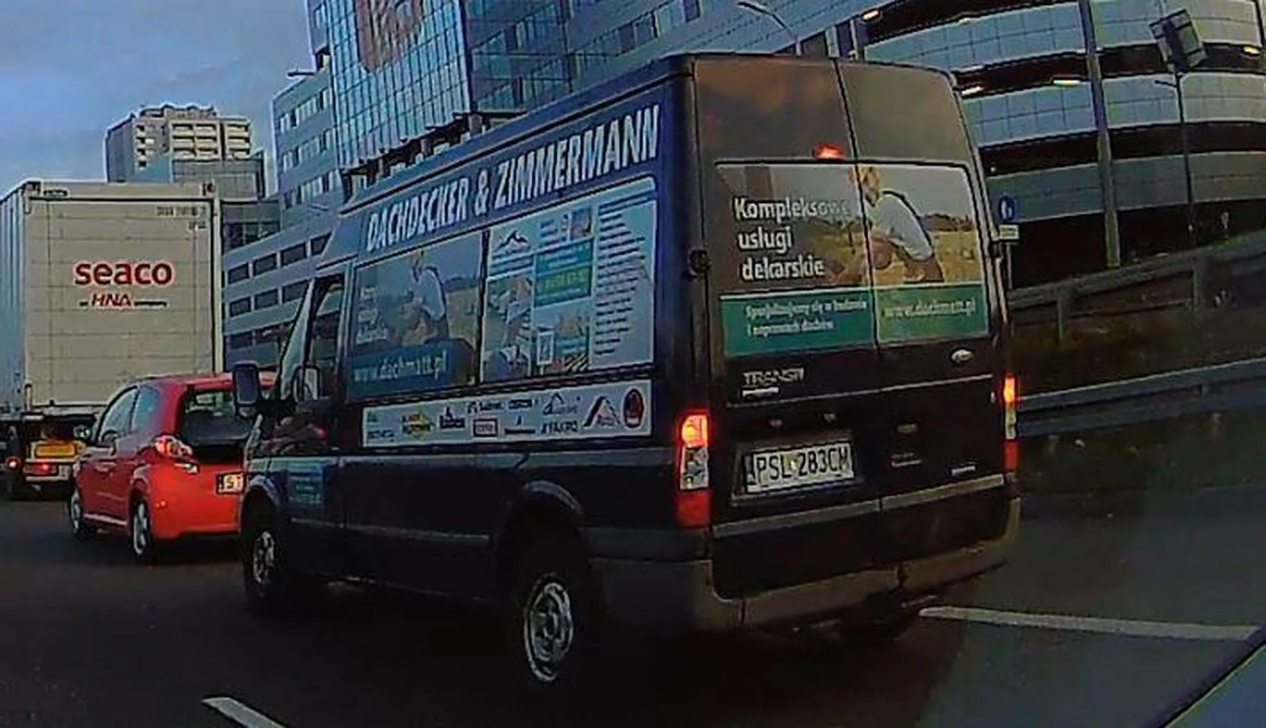 Przyjechał do Katowic powyrzucać śmieci przez okno.