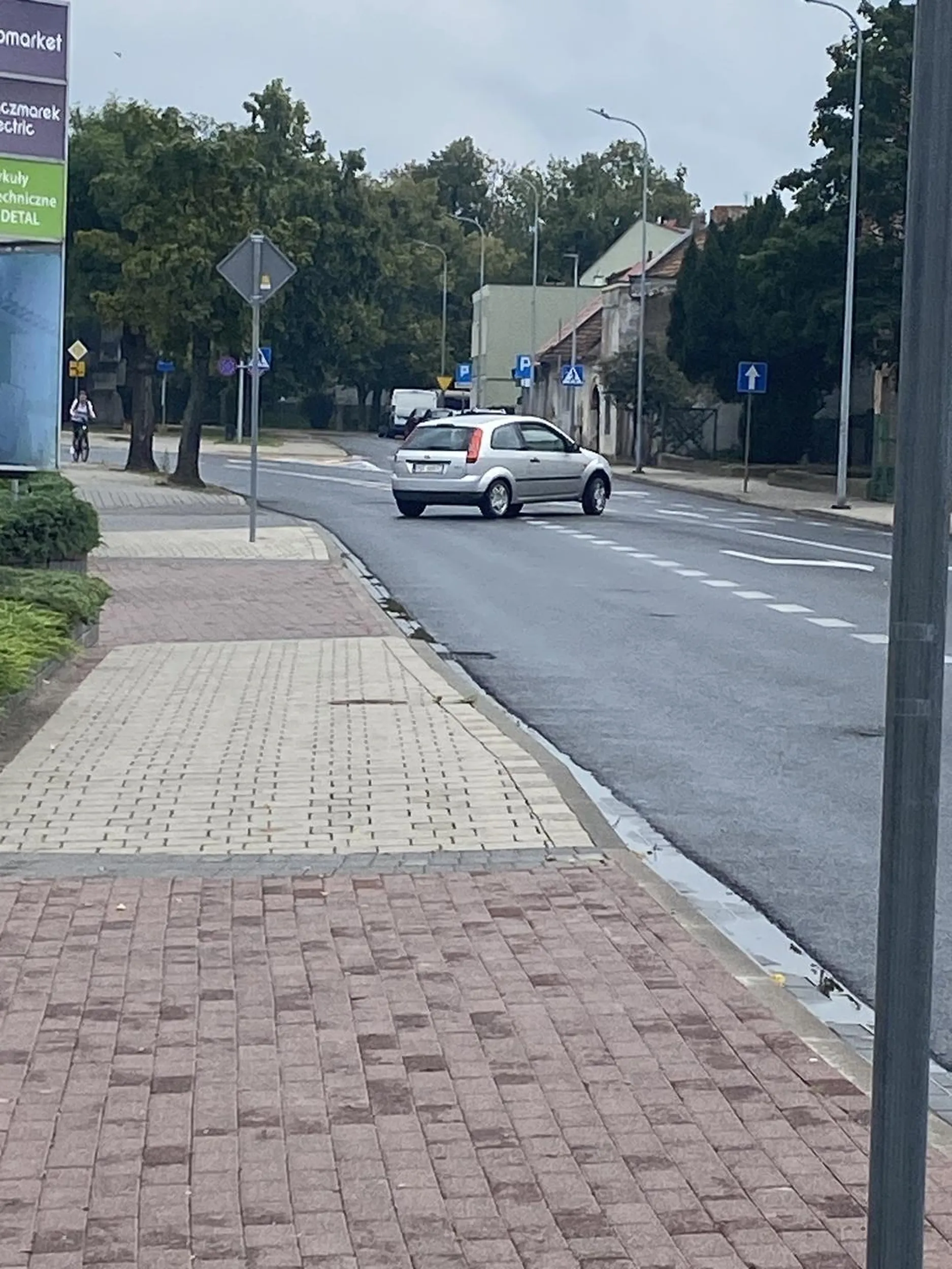 gościu pizga fete w fordzie fiescie