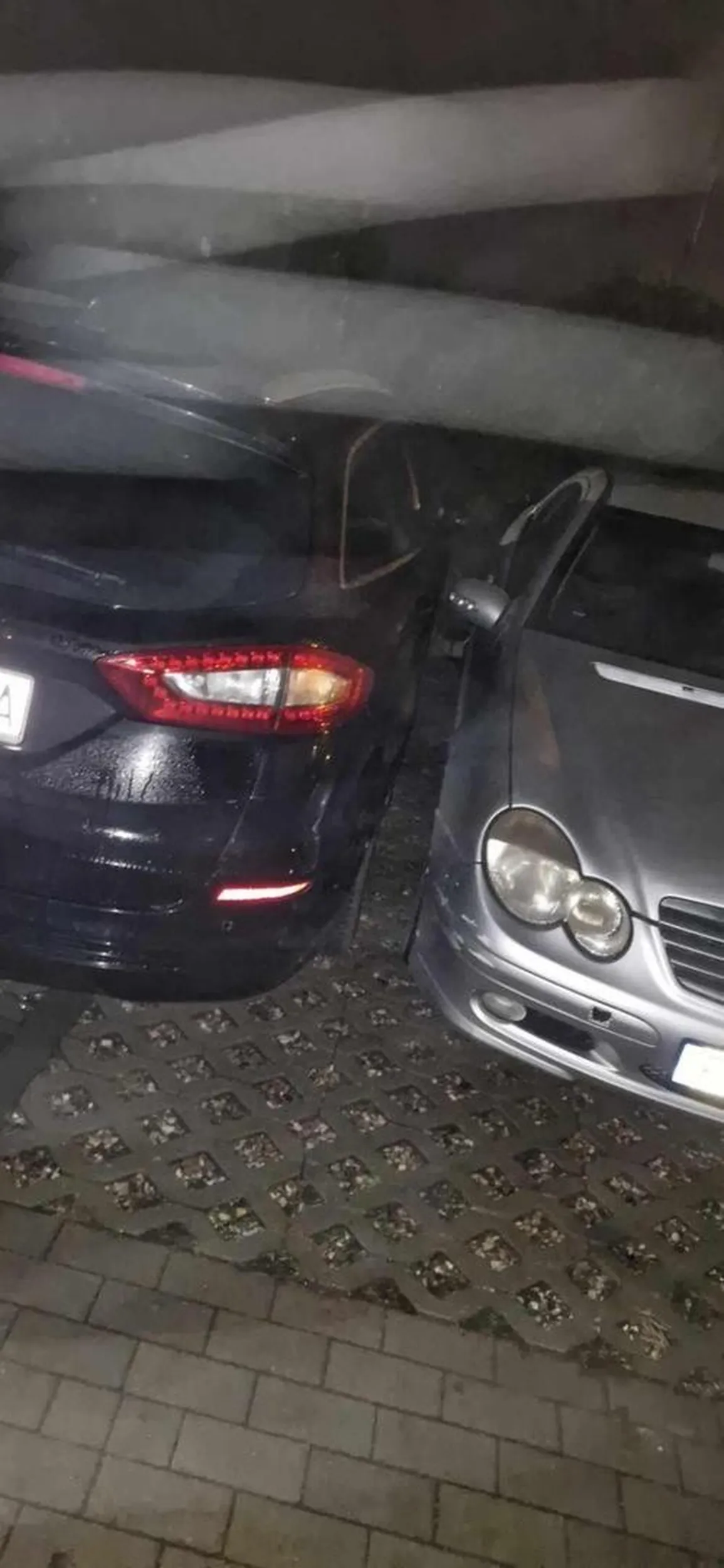 Czy Ty masz godność i rozum człowieka? Bliżej trzeba było zaparkować, nie pozdrawiam..