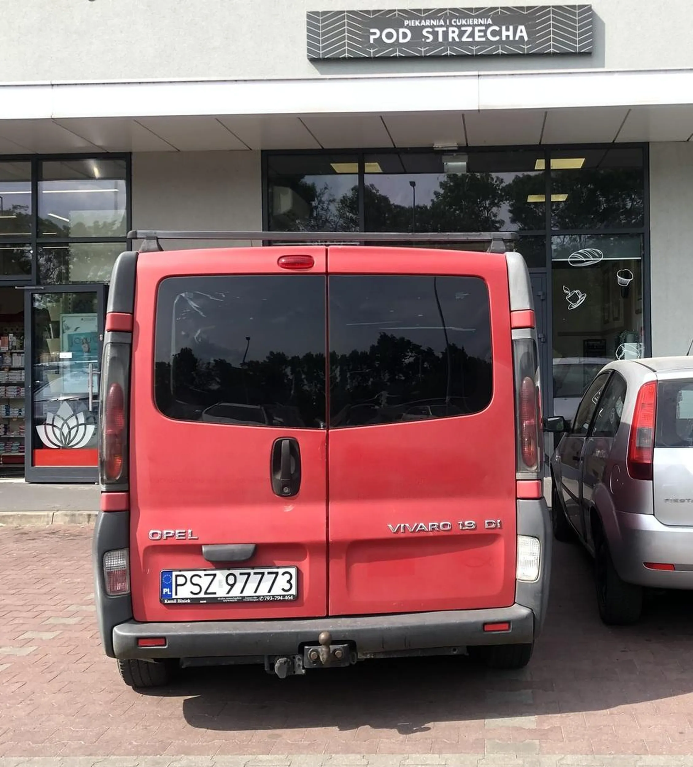 Chory psychol, grozi ludziom że ich wywiezie do lasu..