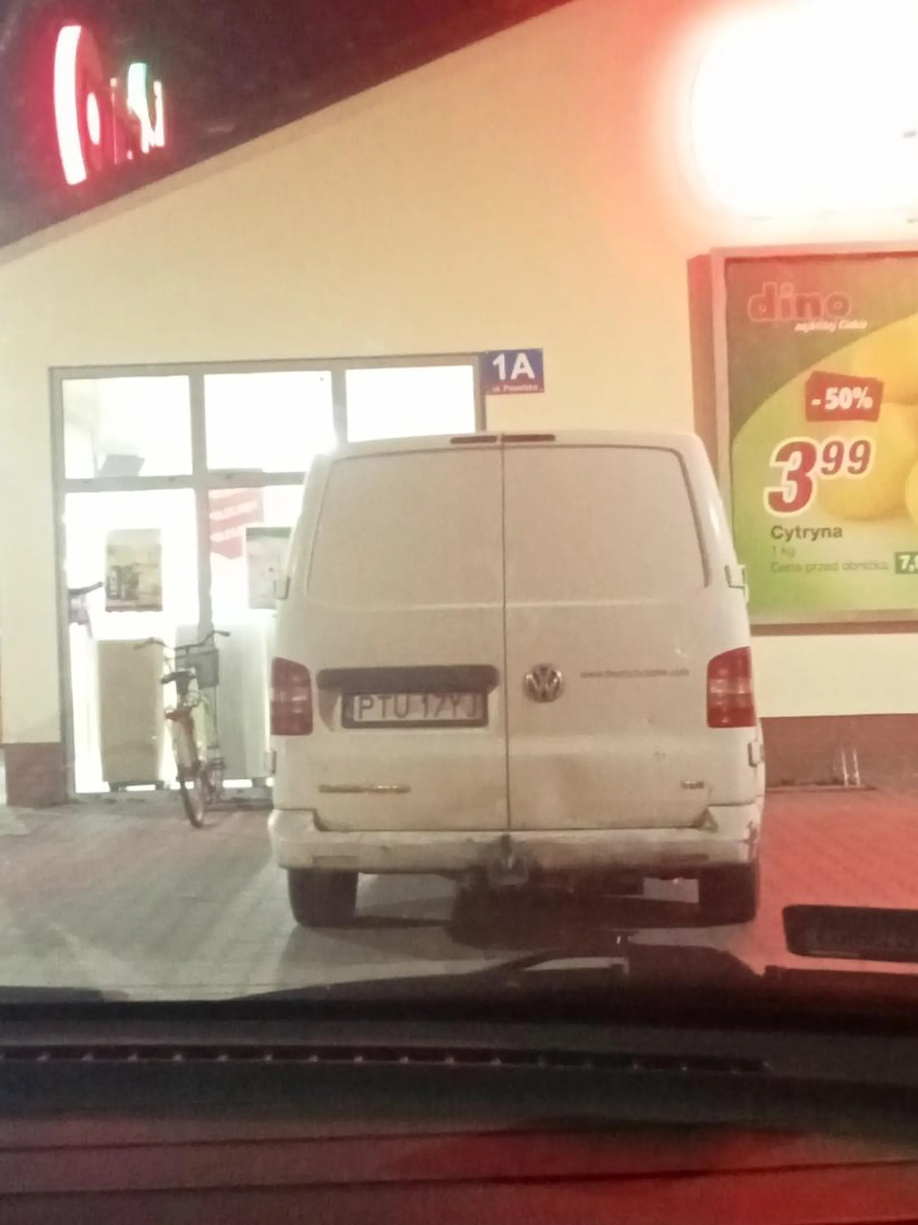 Nie umie parkować parkuje na miejscu dla rowerów