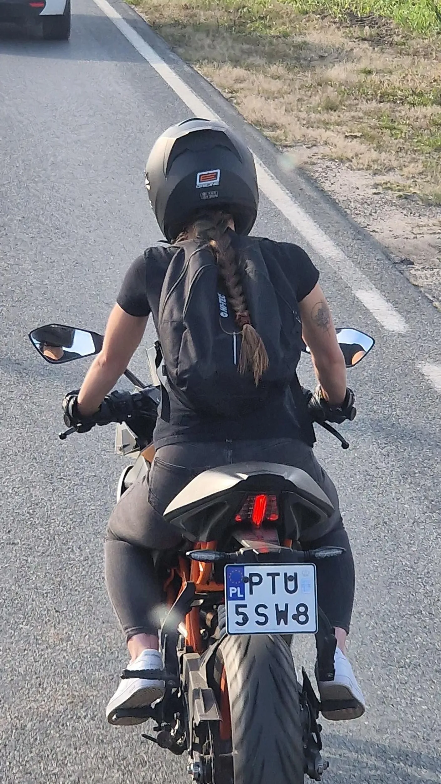 Pozdrawiam fajną panią na moto. LwG!