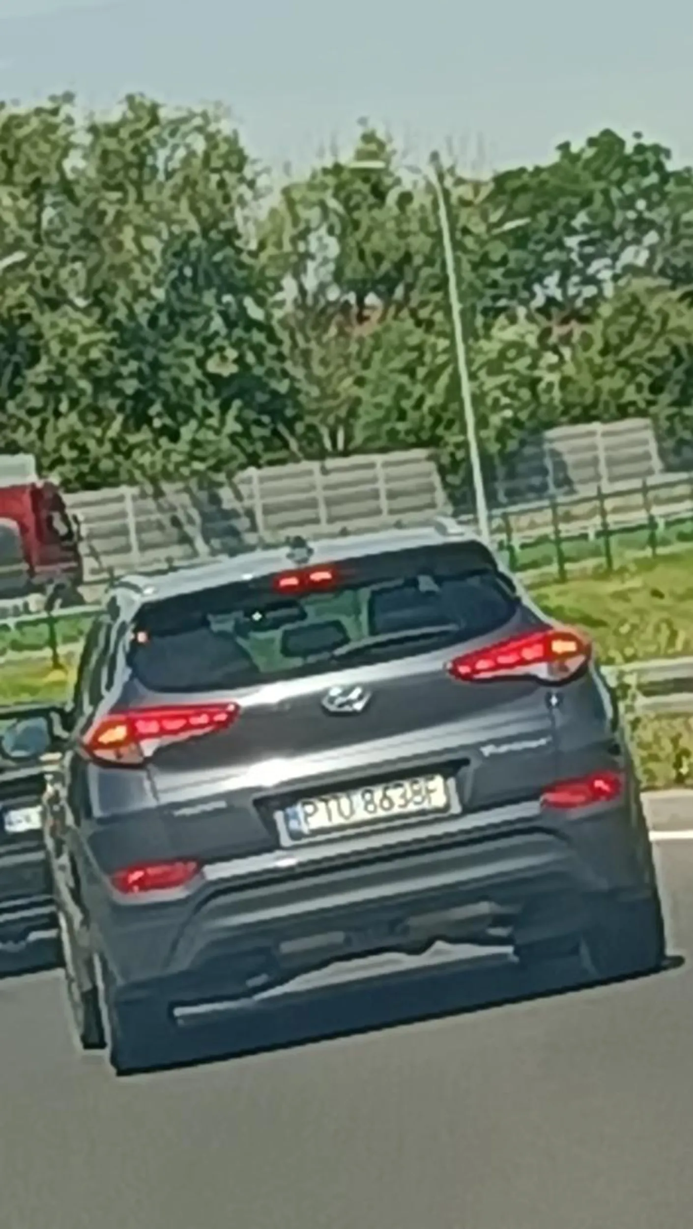 Wyprzedza i gwałtownie hamuje... Czubek liczy na odszkodowanie. Złamas htfu