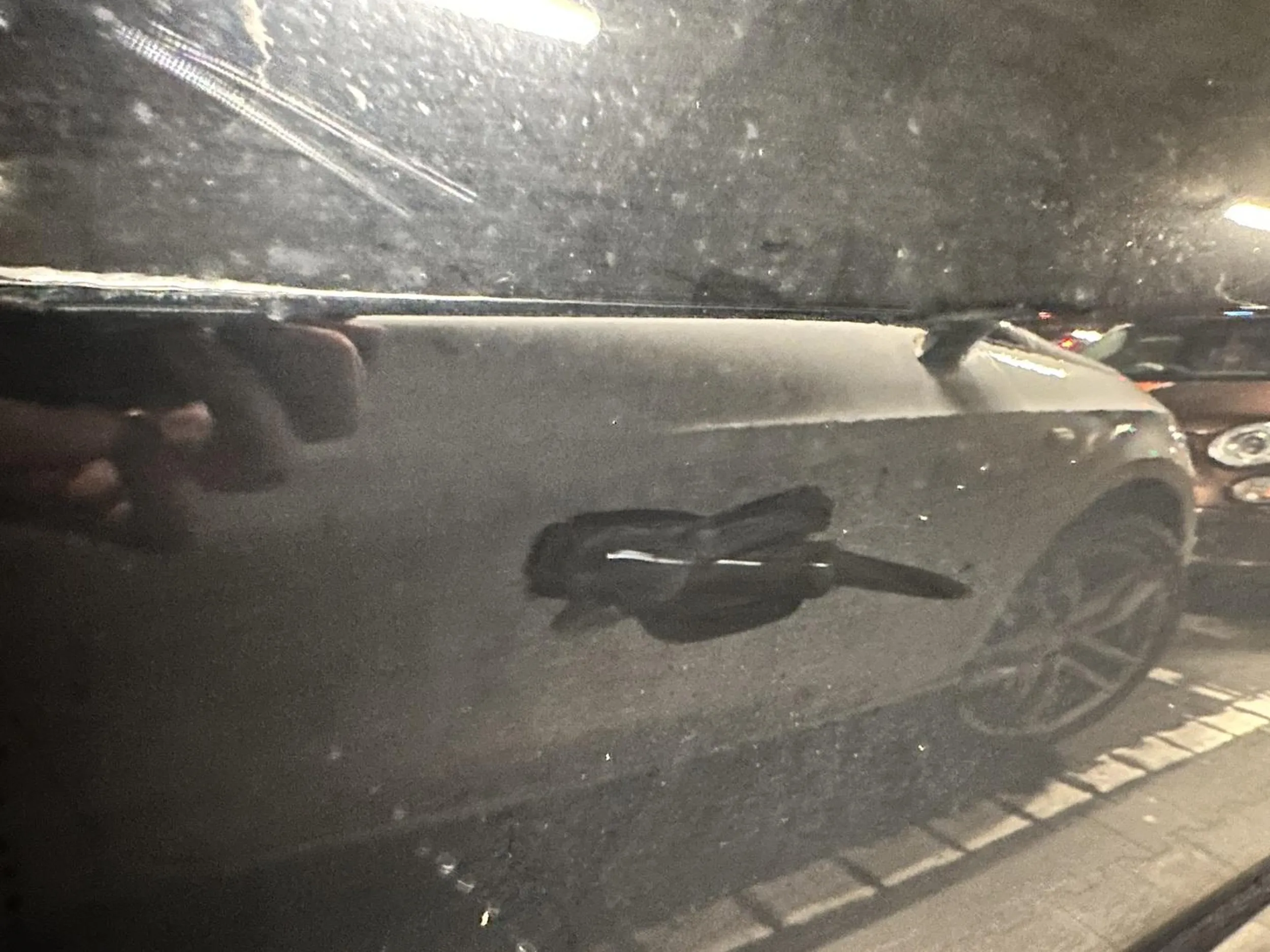 Dziękuję bardzo za zarysowanie mi samochodu. Jak nie umiesz parkować to może po prostu nie jeździj samochodem. Jeśli się nie odezwiesz, to sprawę zgłaszam na policję.