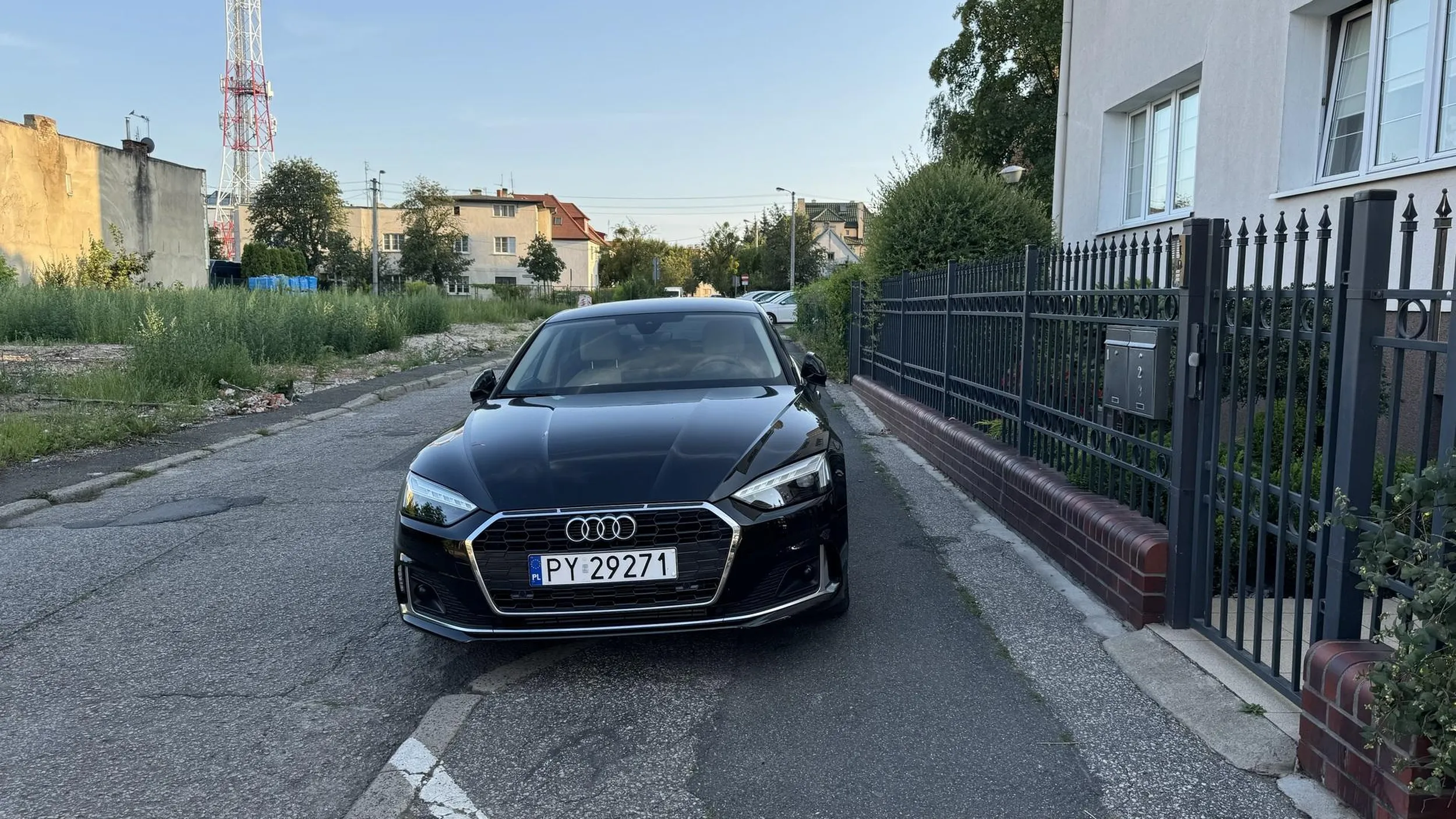 Nie pozostawiono 1,5 metra dla pieszych.