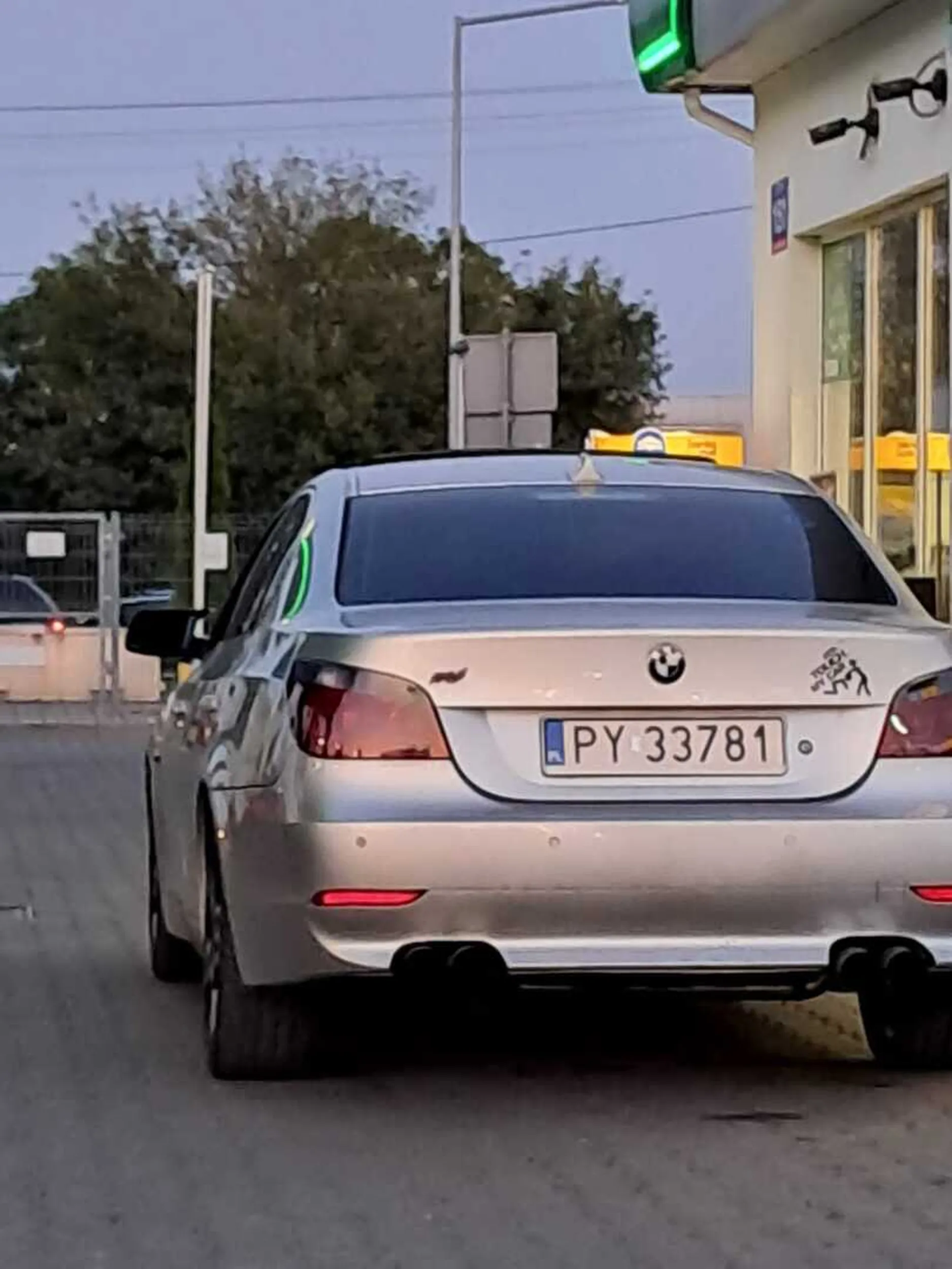 Masakra co się dzieję. Będziemy mieli taki bajzel jak w Niemczech. Dzisiaj Ciapate zrobili wyścig Jeżdżą jak wariaci . Masakra kto ich wpuścił do nas