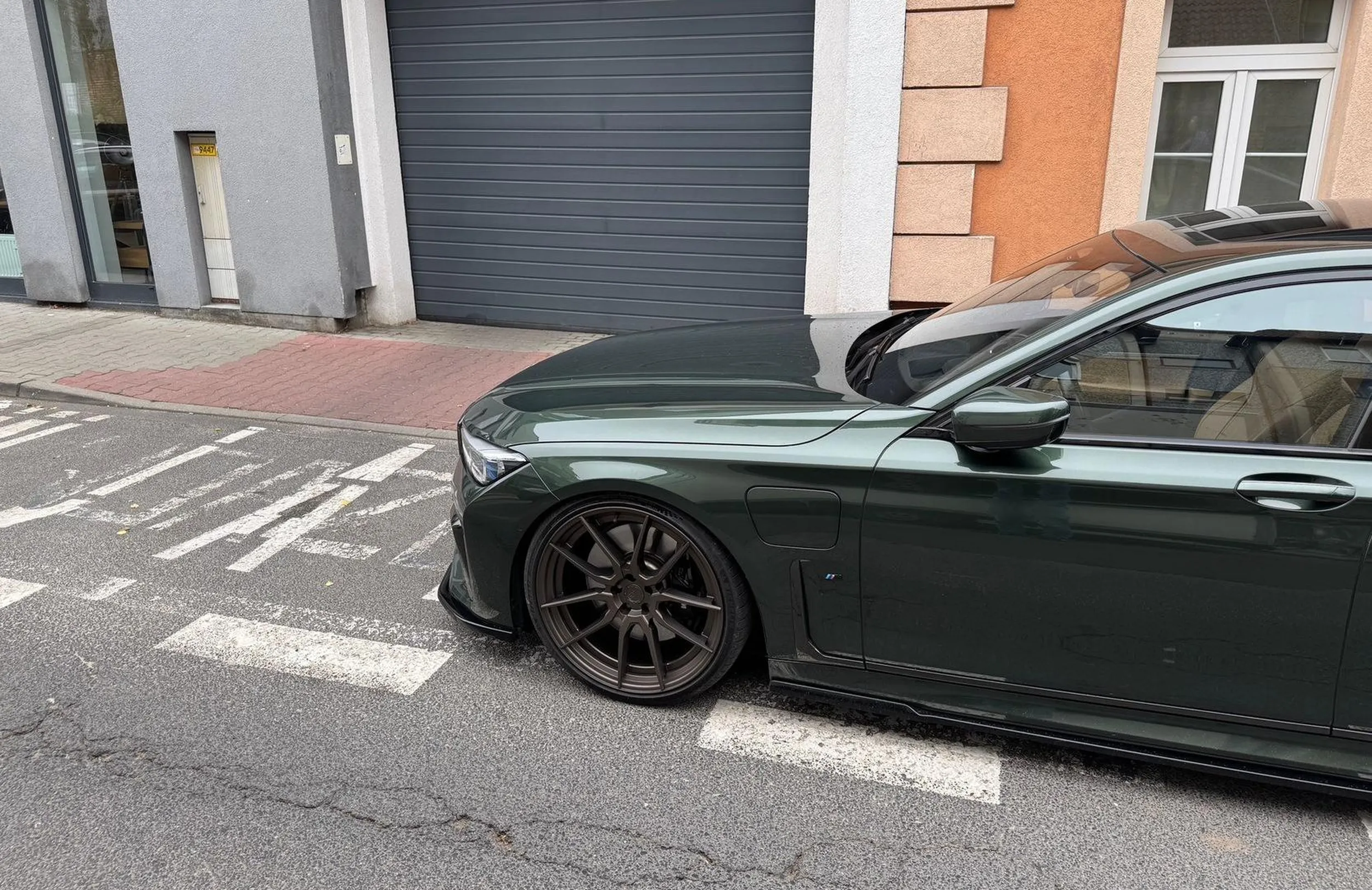 Parkuje w bramach wjazdowych