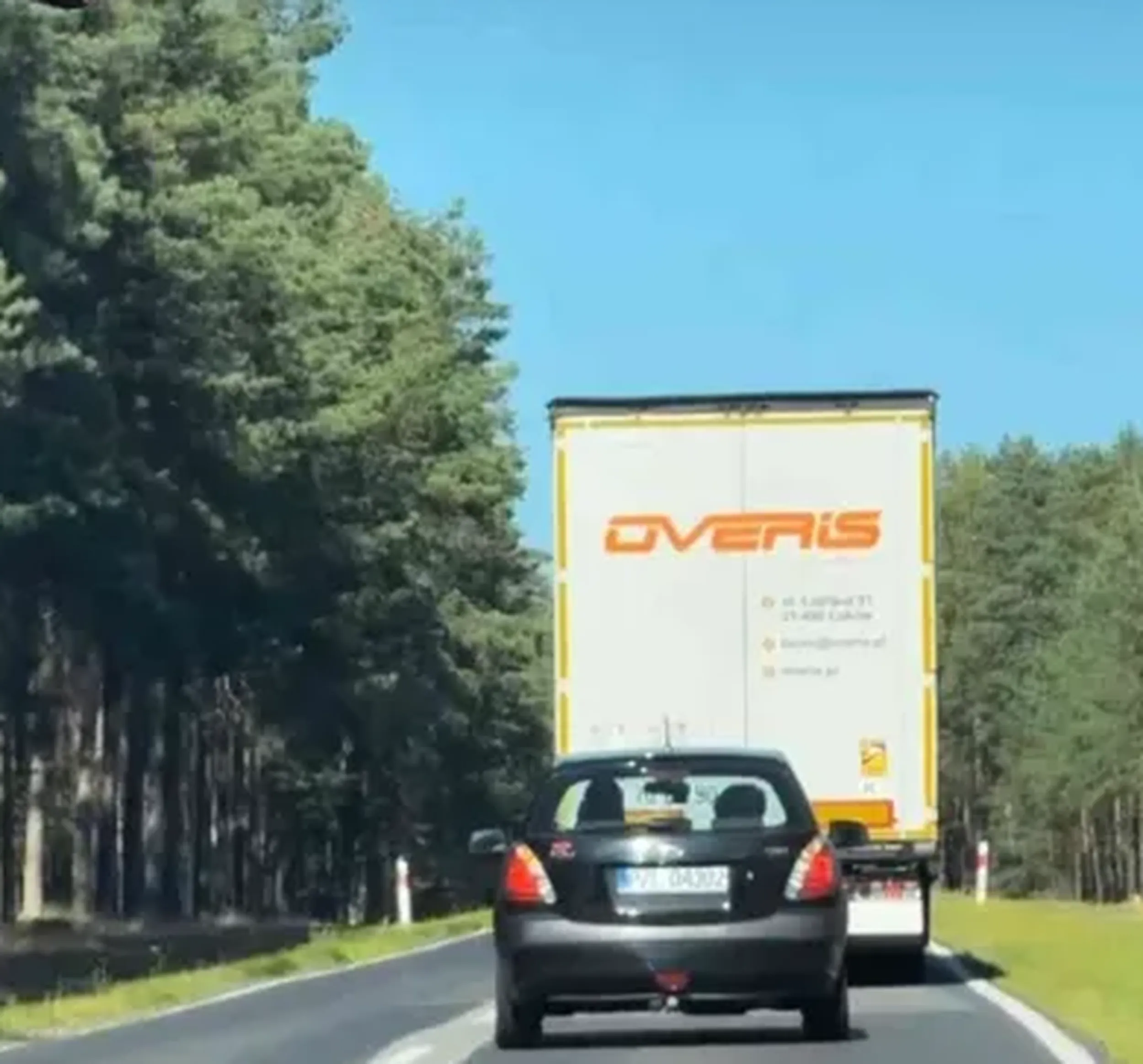 pacan przez 5 km stara sie wyprzedzić na 2 pasmowce i odpierdala maniane. wkurwia niemiłosiernie