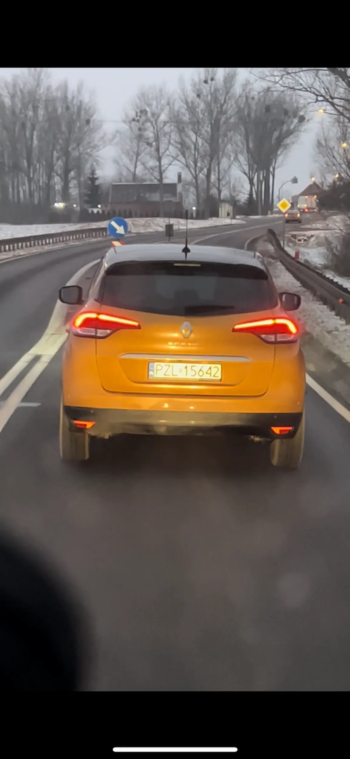 Prawdziwy drogowy szeryf, przyśpiesz kiedy jest wyprzedany, później hamuje. Po akcji zaczyna uciekać po czym kryje się na stacji paliw. Radze uważać