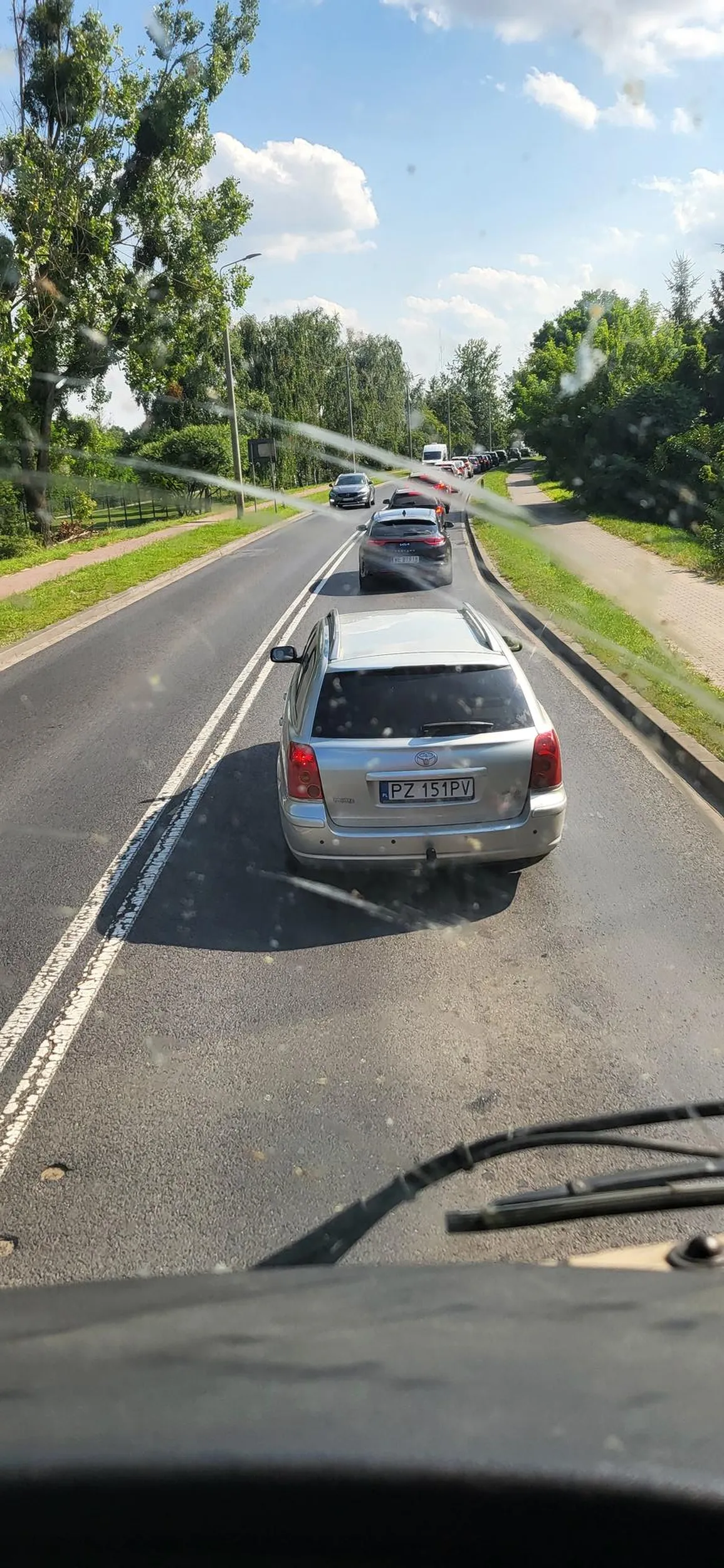 cham, burak i prostak nie znający przepisów o jeździe na suwak