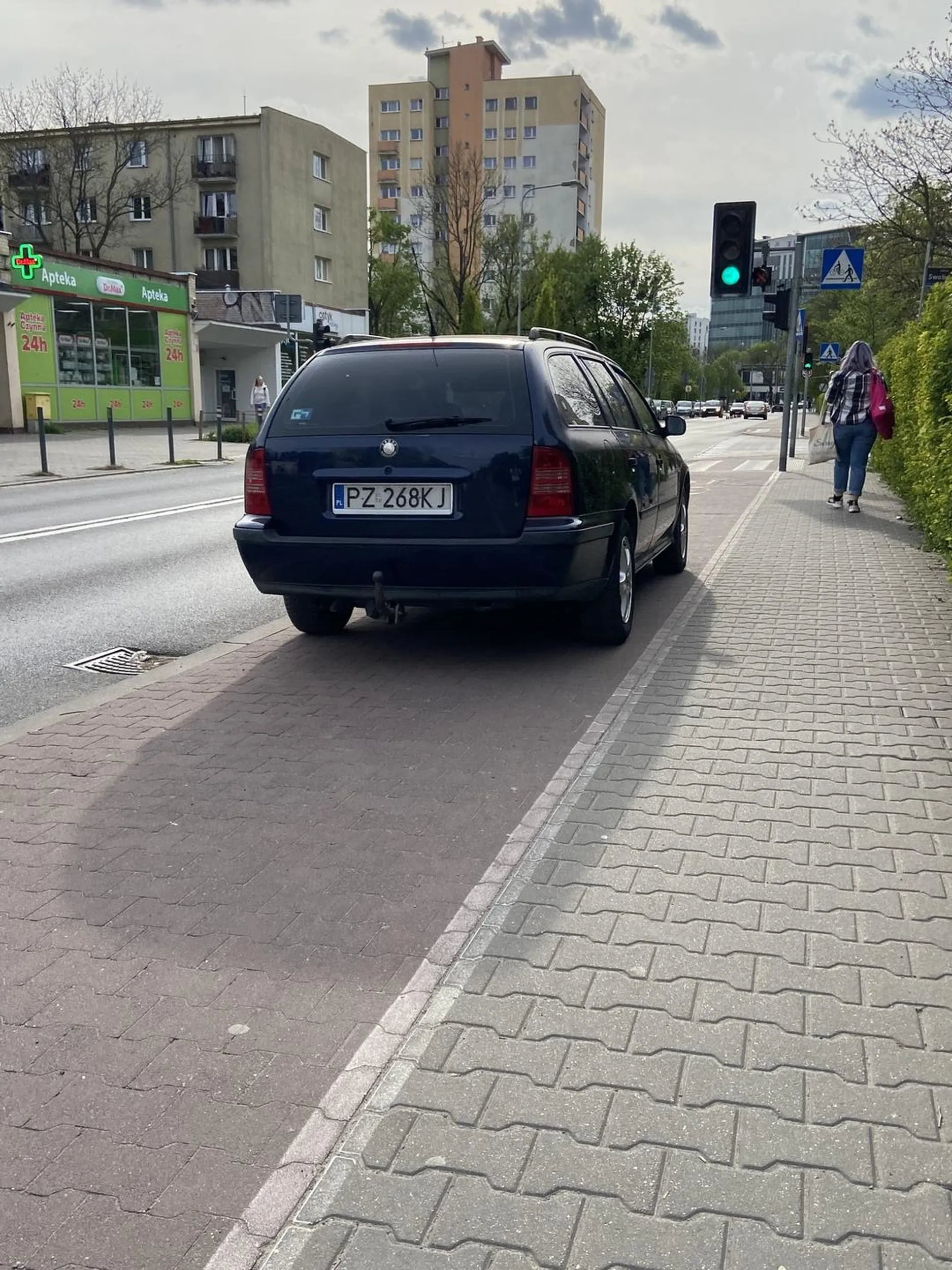 Typo na rowerowej bez awaryjek stoi XD