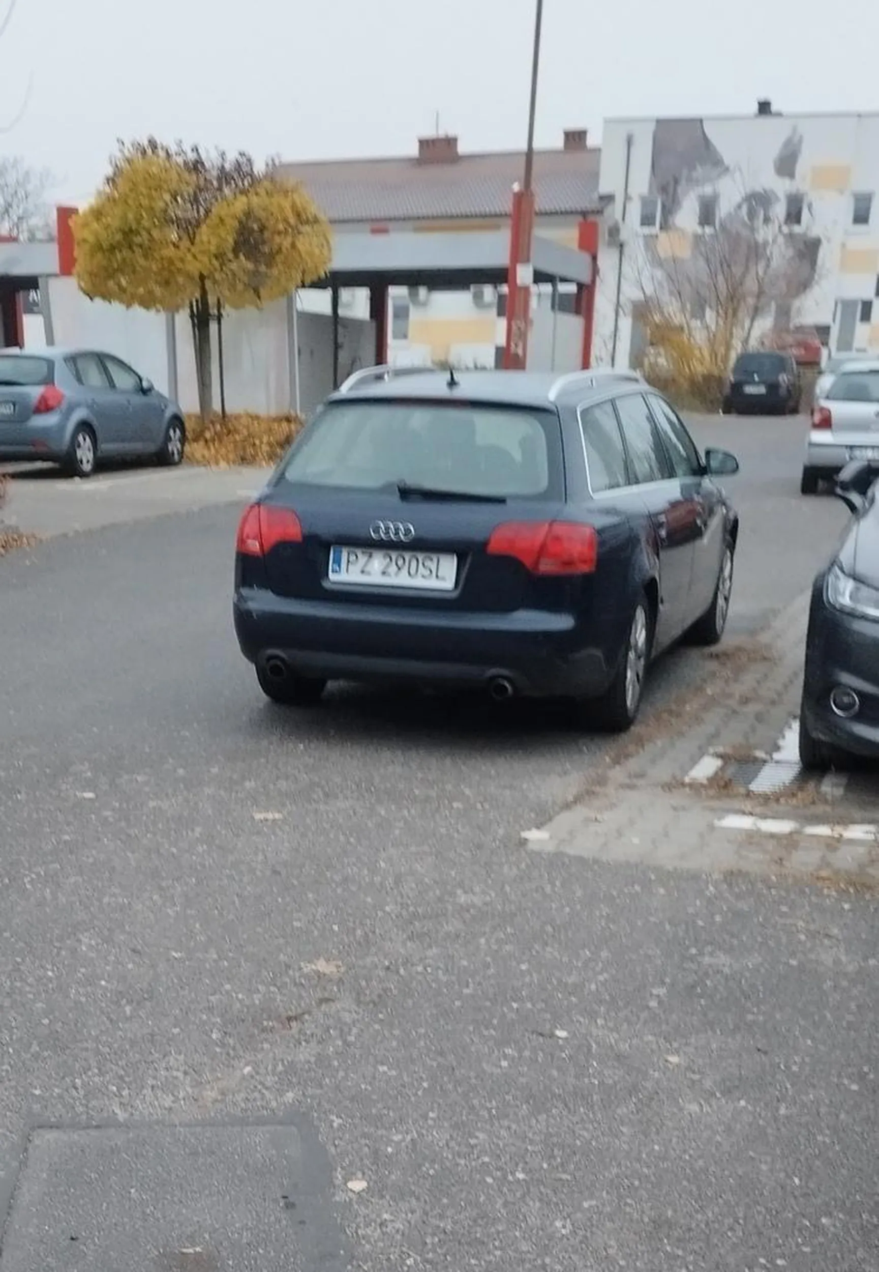 Parkowanie na przejezdzie, slepy na biale linie