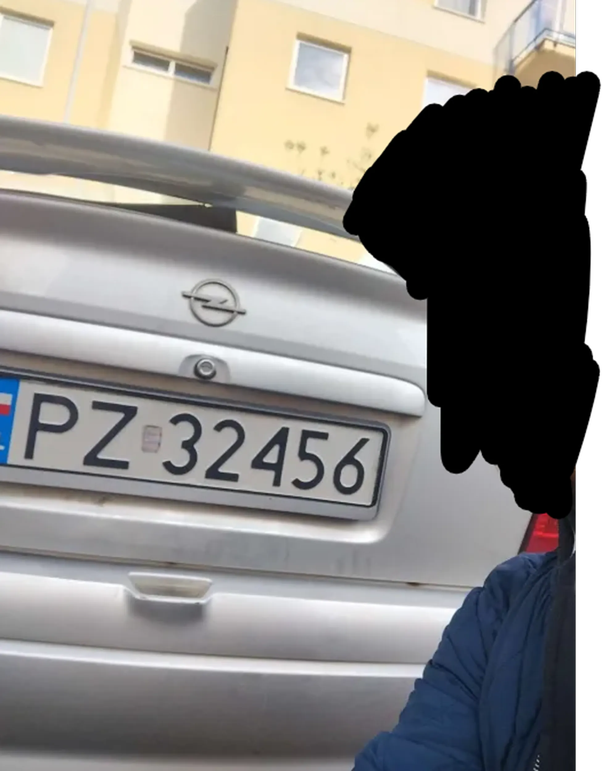 Ostatnio ten przystojny kierowca przepuszczał mnie na pasach. Miałem nadzieję że mnie potrąci i zrobi mi sztuczne oddychanie. Kilka dni później zobaczyłem ten sam samochód na parkingu, chyba po myjni bo był cały mokry (mam nadzieję że kierowca też) :*