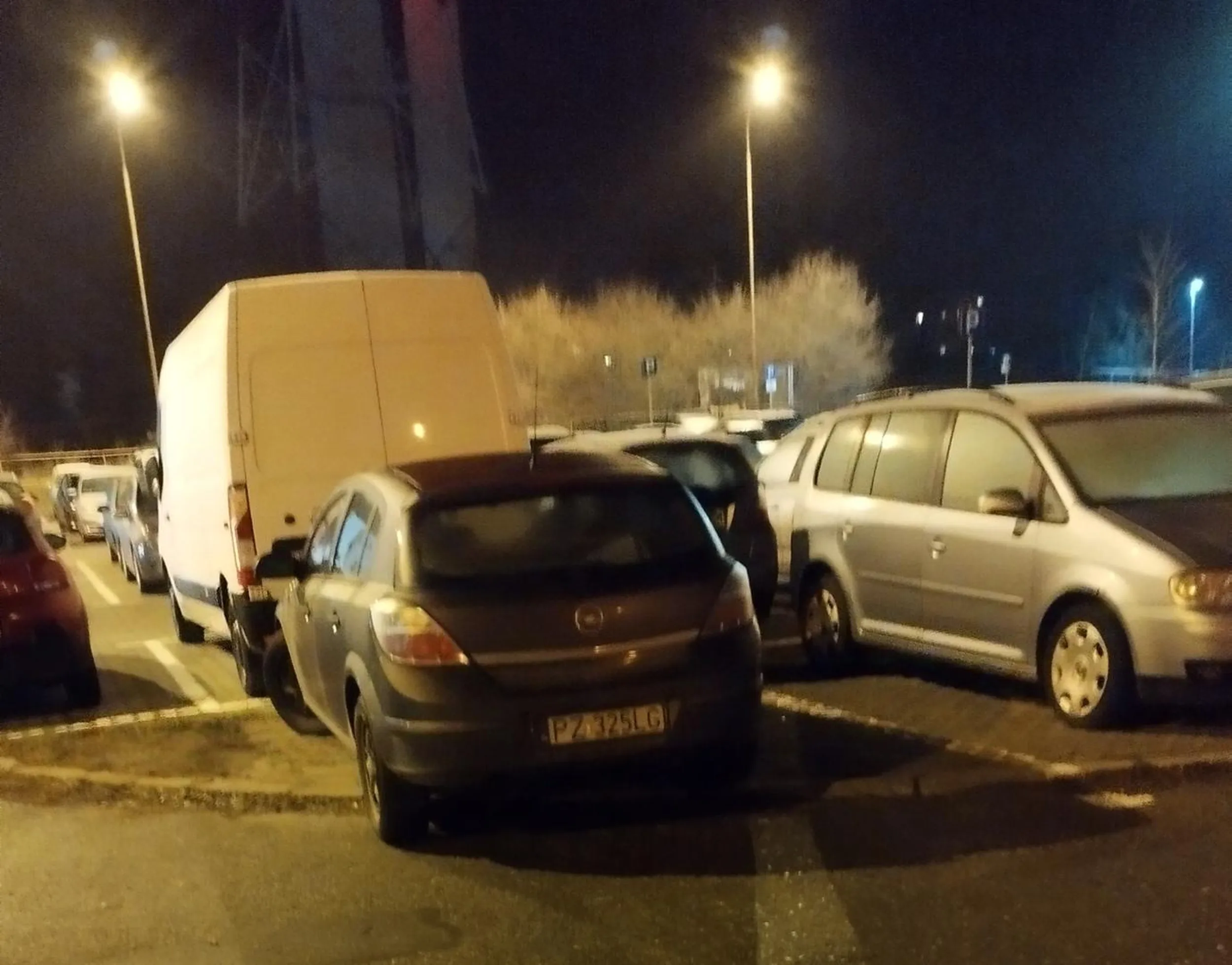 Przyjedzie z wioski i nie ogarnia parkingu