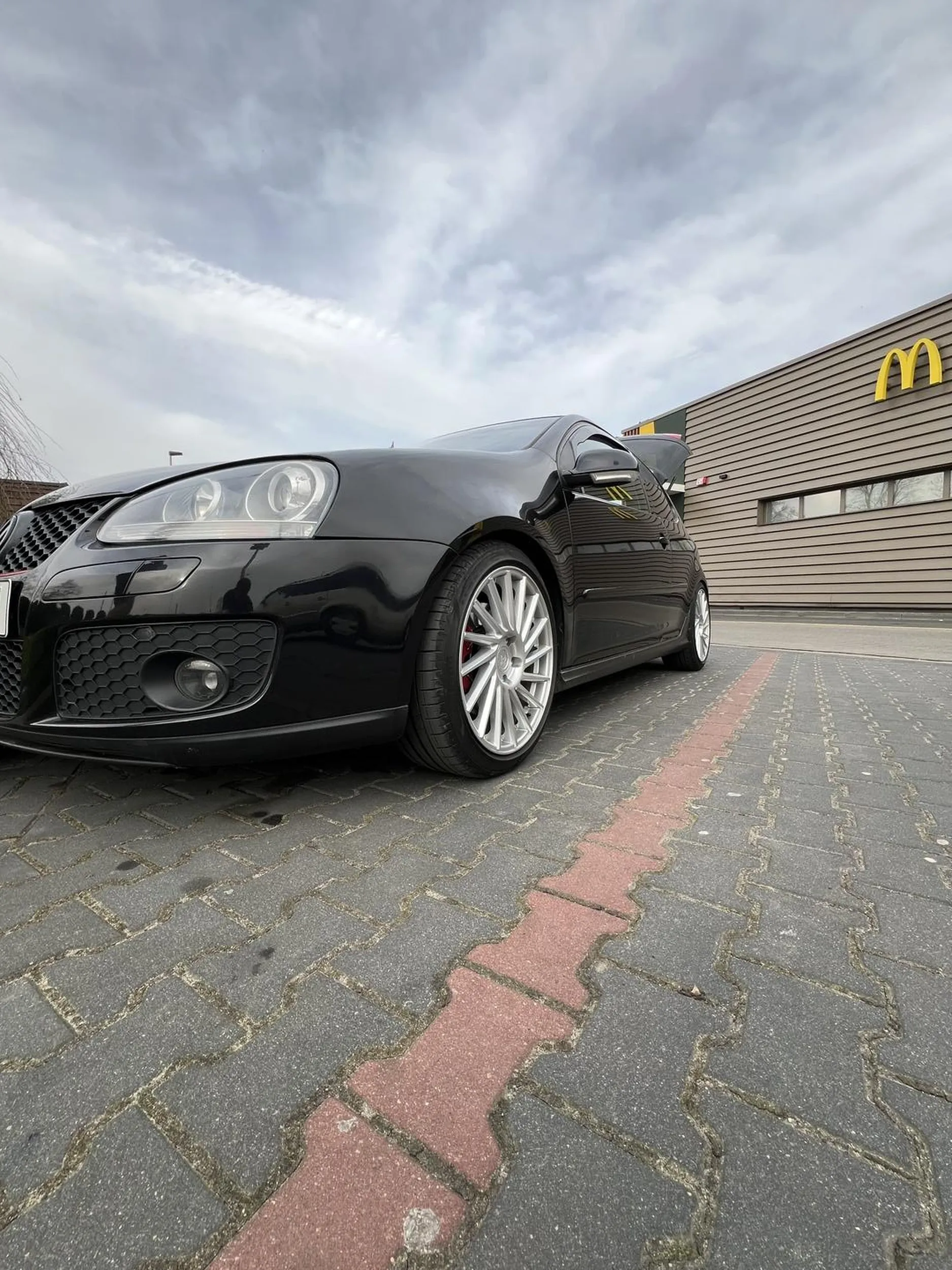 Bardzo śliczny golfik fajnie godo polecam kierowce