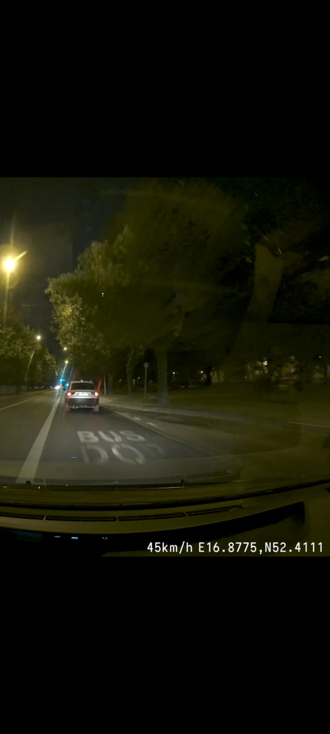 Buc w BMW śmiało popyla sobie całą Bukowską w Poznaniu Bus Pasem. W ręku cały czas telefon. Jak ja nie trawie takich buców którzy mają w tyle wszystkie zasady i przepisy.