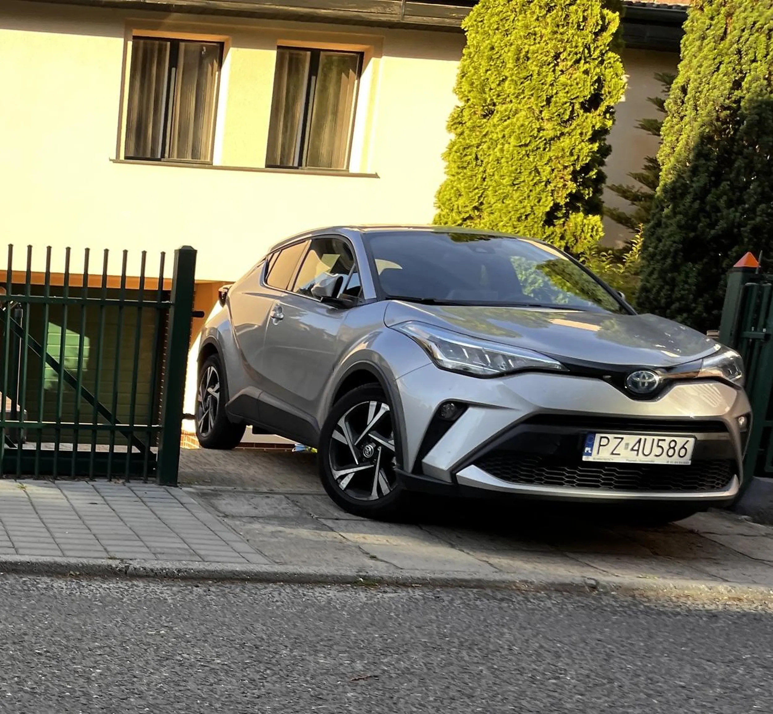 Toyota a w środku i***TA.  Tam jest zakaz. Dotyczy również kierowców toyoty.