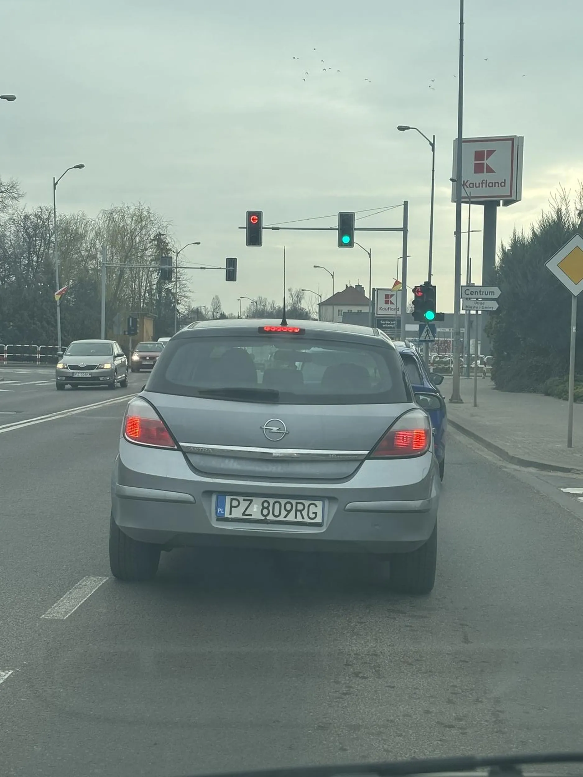 Zajeżdżanie drogi, wpychanie się na siłę