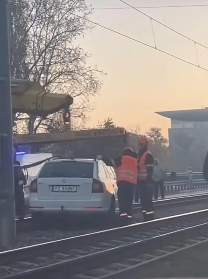 Jak widać kolega nie jest wybitnym kierowcą, może faktycznie lepiej będzie przerzucić się na podróżowanie tramwajem ?