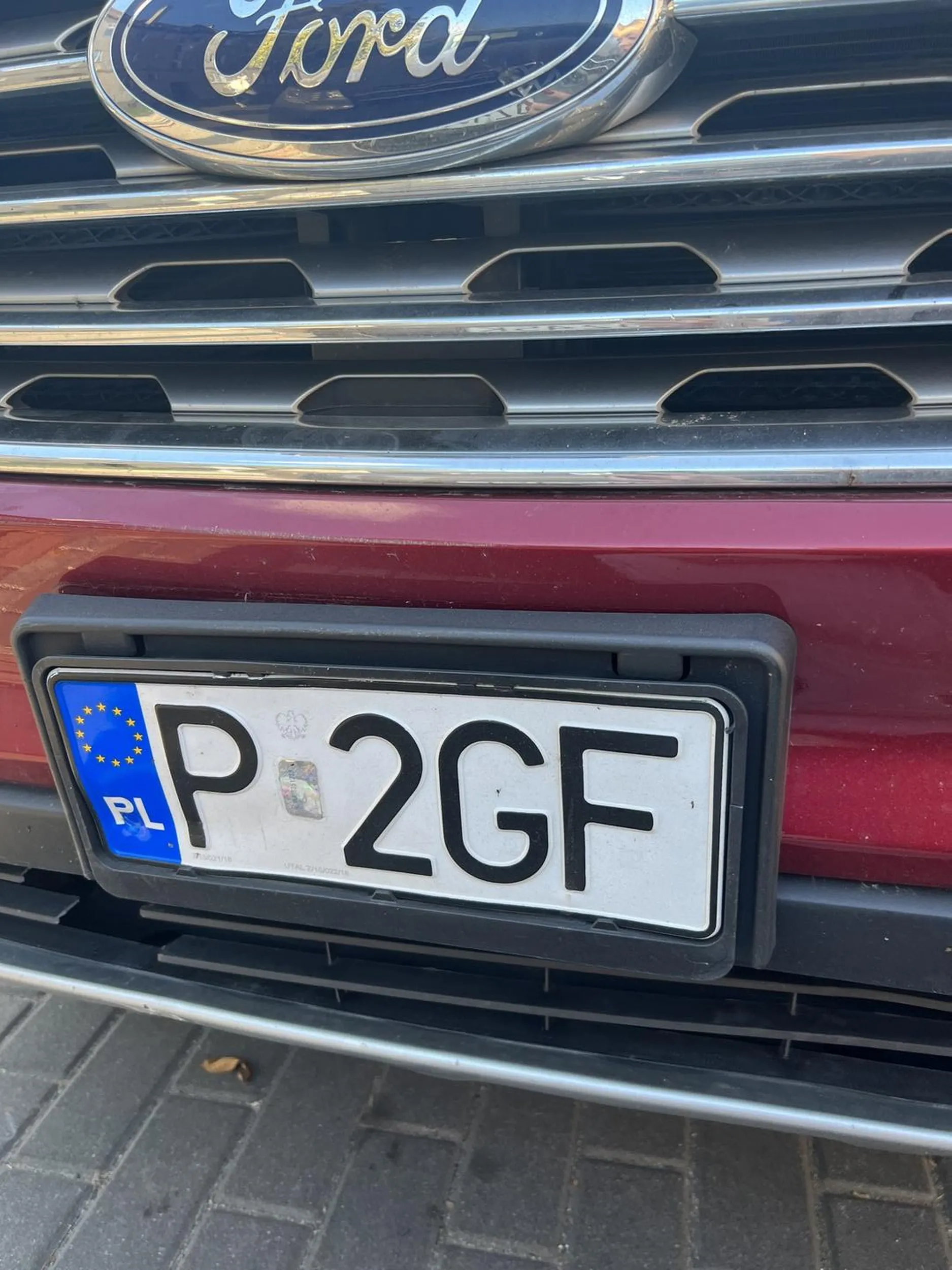 Przywaliła mi w samochód na parkingu. I jak wyszłam zobaczyć czy cos uszkodziła mi to zaczęła mi grozić ze wstawi mnie na forum, ze probuje wymusić odszkodowanie gdzie próbowałam tylko zerknąć czy nic mi nie uszkodziła ? ogólnie pani jest bardzo agresywna, nie potrafi się przyznać do winy, zaczęła obrażać. Uważać na kobietę bo parkować to ona nie umie. Miejsca pełno a 10 minut się męczyła żeby auto zostawić i ostatecznie uderzyła we mnie. Na szczęście u mnie nic a Pani tablica troszkę się wykrzywiła ?