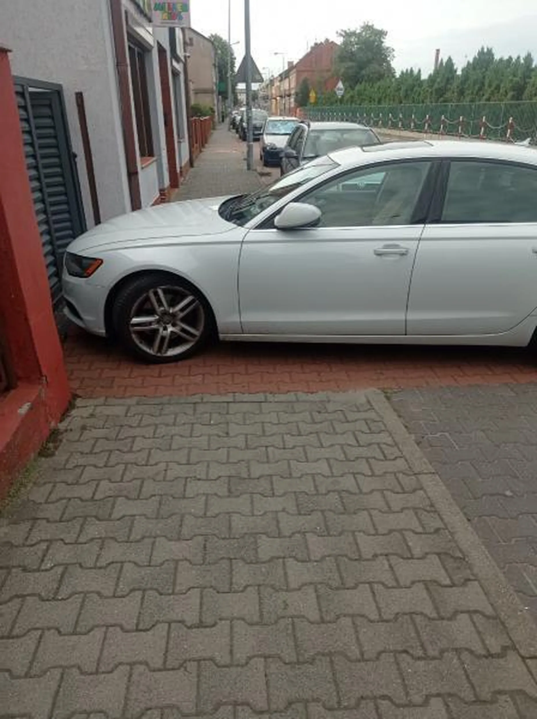 Zagradzanie drogi do przedszkola