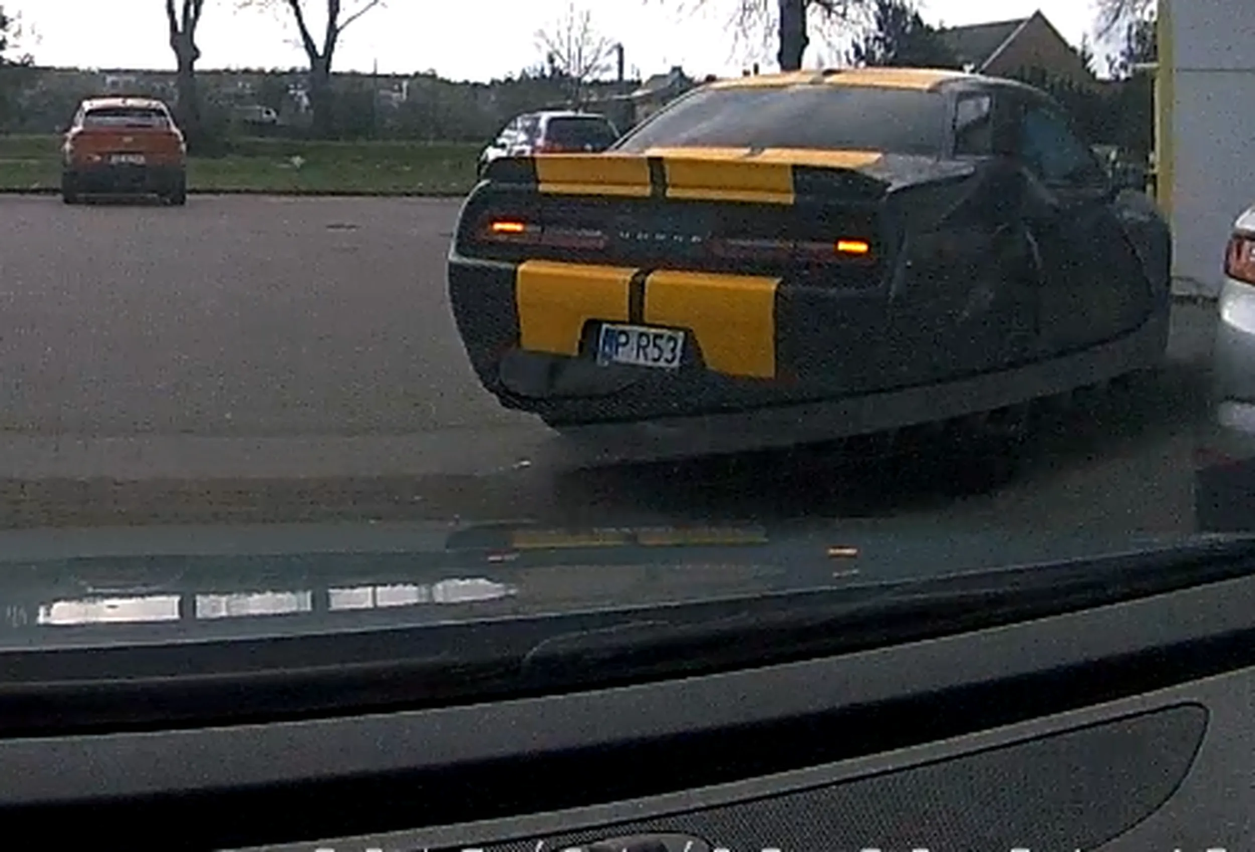 Drogie auto nie upoważnia do parkowania gdzie popadnie damulko.