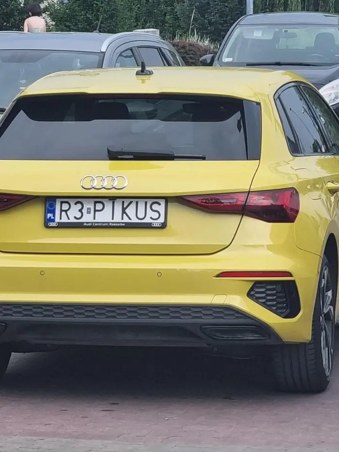 Fajne żółte autko