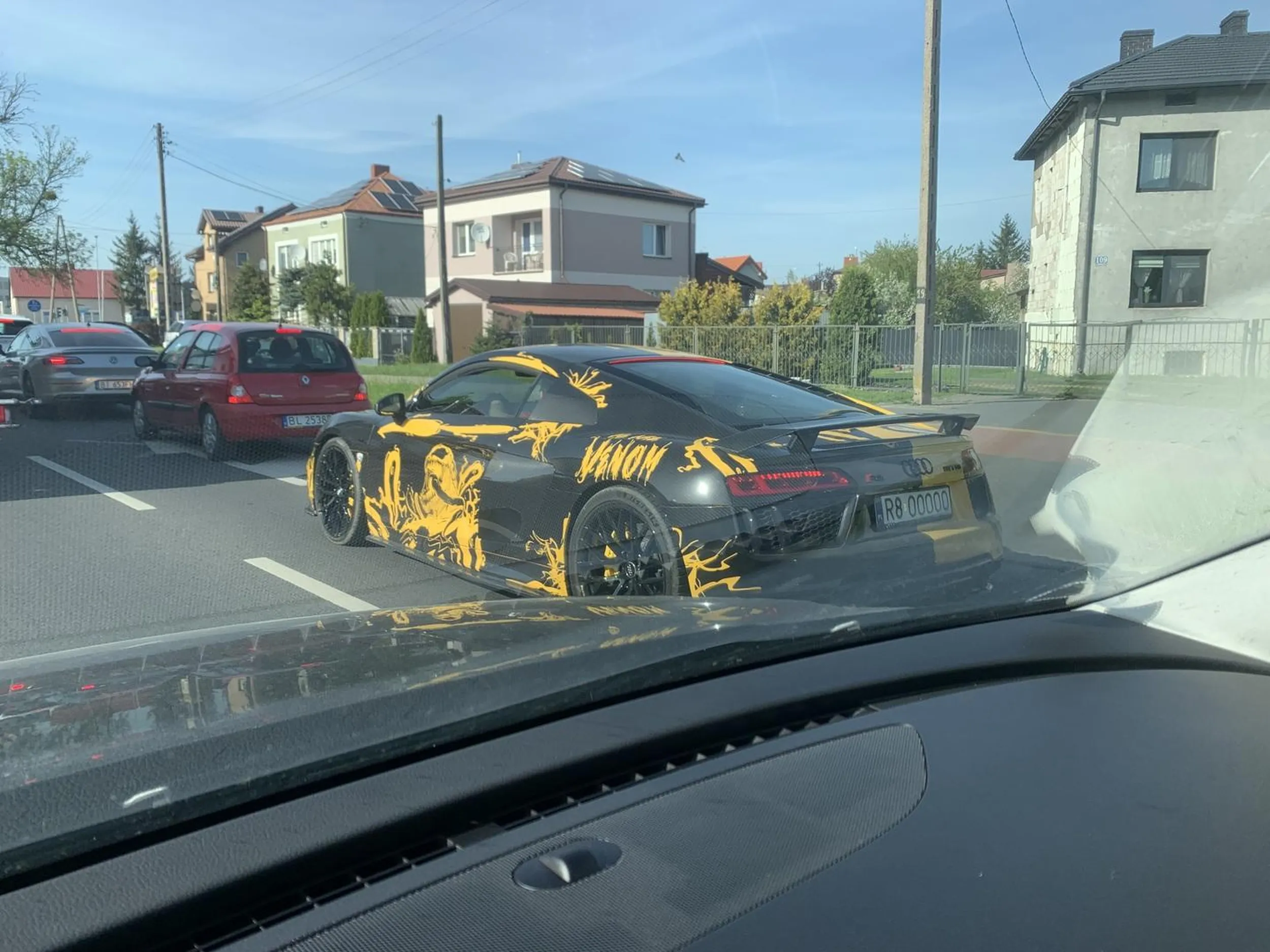 Piękna R8 tylko tablica się niezmiescila