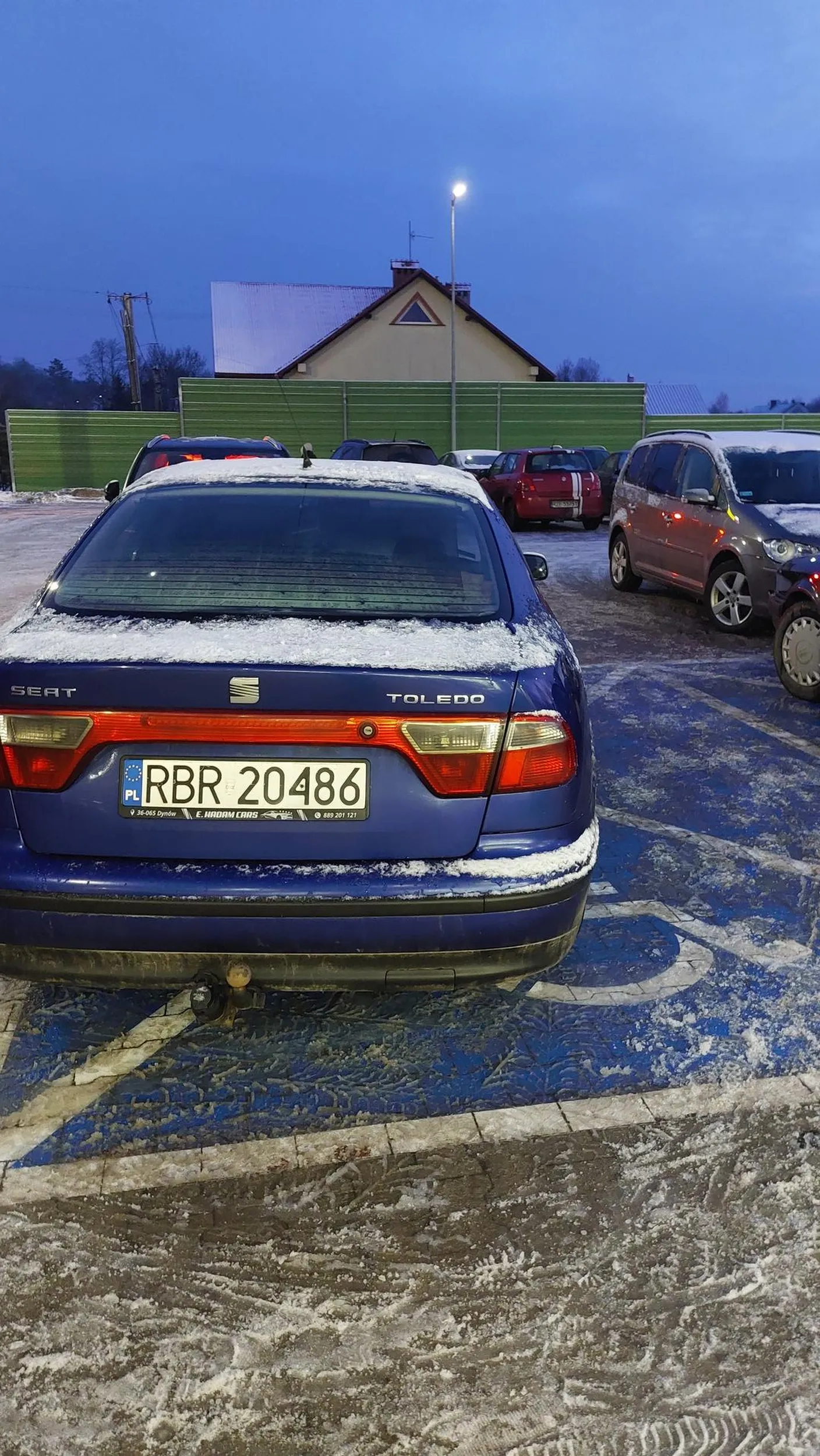 Nie pozdrawiam. Może chciałbyś się zamienić z osobą niepełnosprawna? Następnym razem będzie policja.