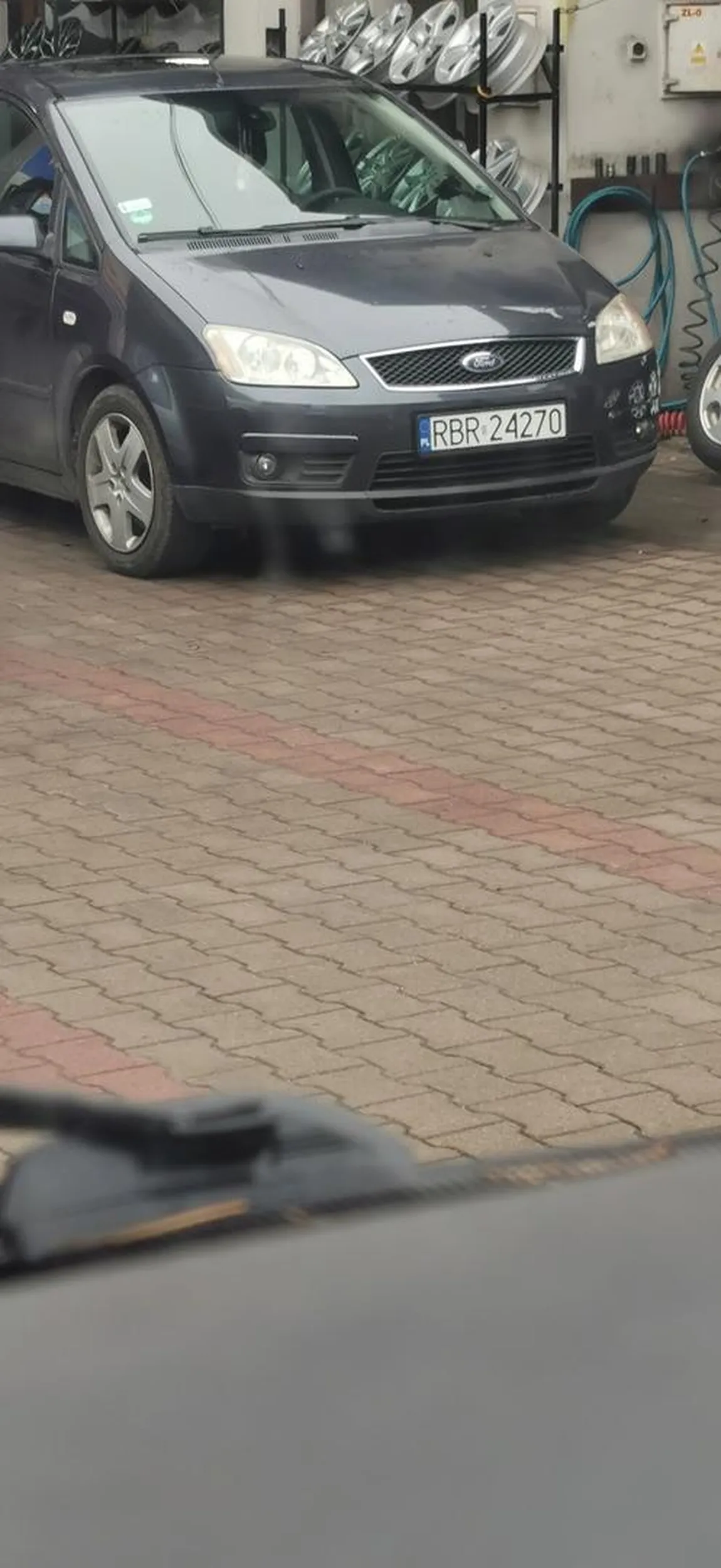 nie ładnie się tak wpierd.... w kolejkę na wulkanizacji "ja tylko z kapciem"