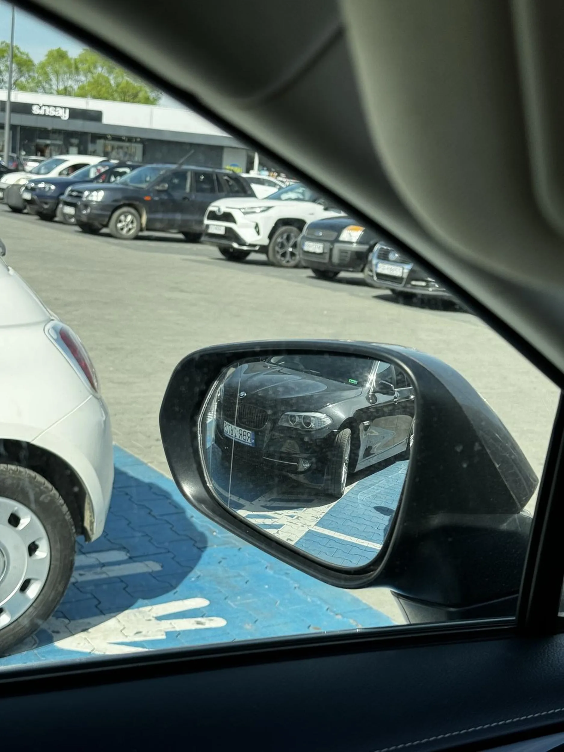 samotny pan nie mógł się zdecydować czy jest rodziną z małymi dziećmi czy też w 1/3 niepełnosprawnym.