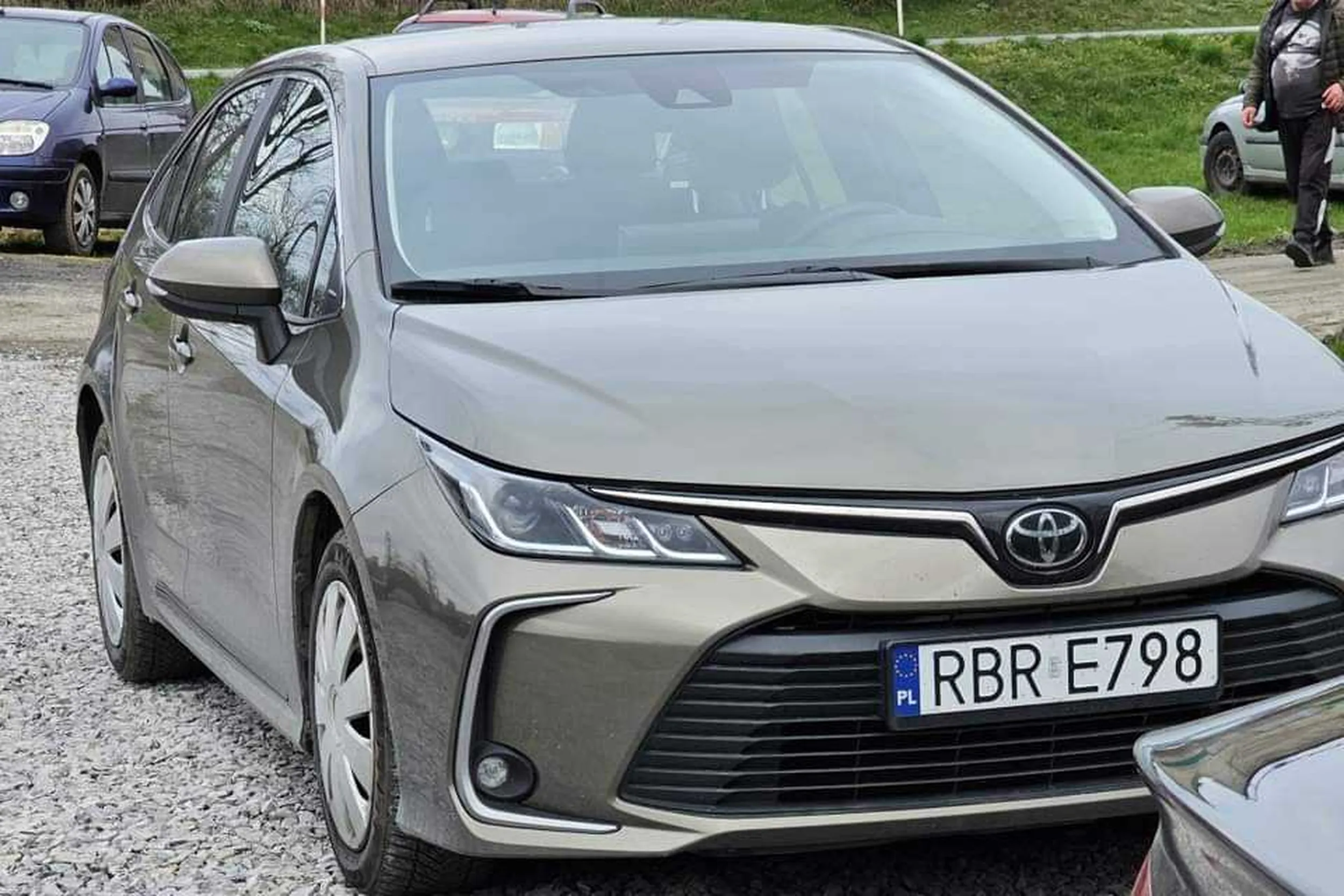 Nieoznakowany radiowóz TOYOTA COROLLA