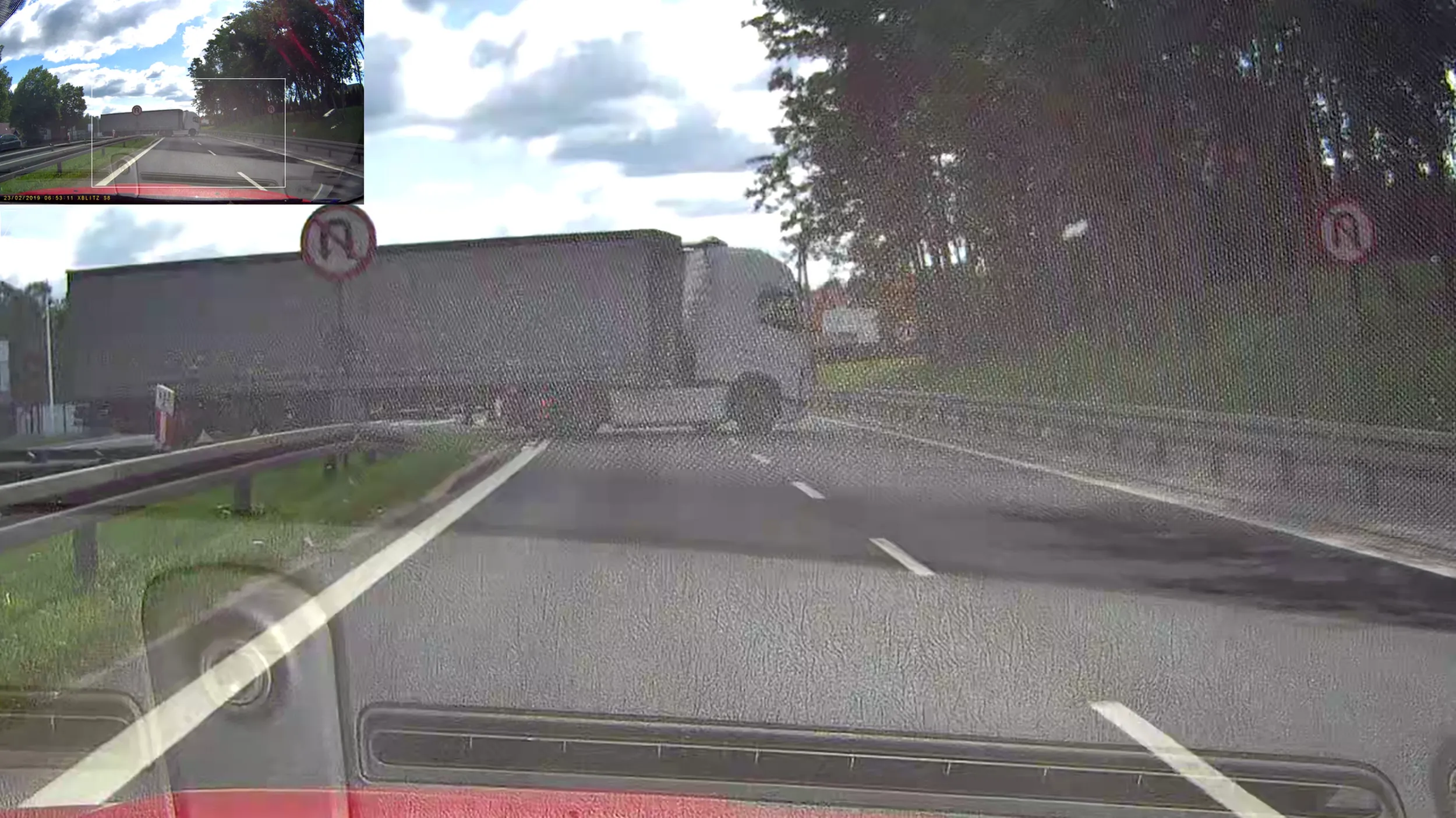 Jak można wpaść na pomysł, żeby zablokować "dużym" jedną z najbardziej ruchliwych dróg w Polsce. Otóż jak się okazuje, są "kierowcy", dla których to nie problem. W dodaktu nazywają siebie zawodowymi...