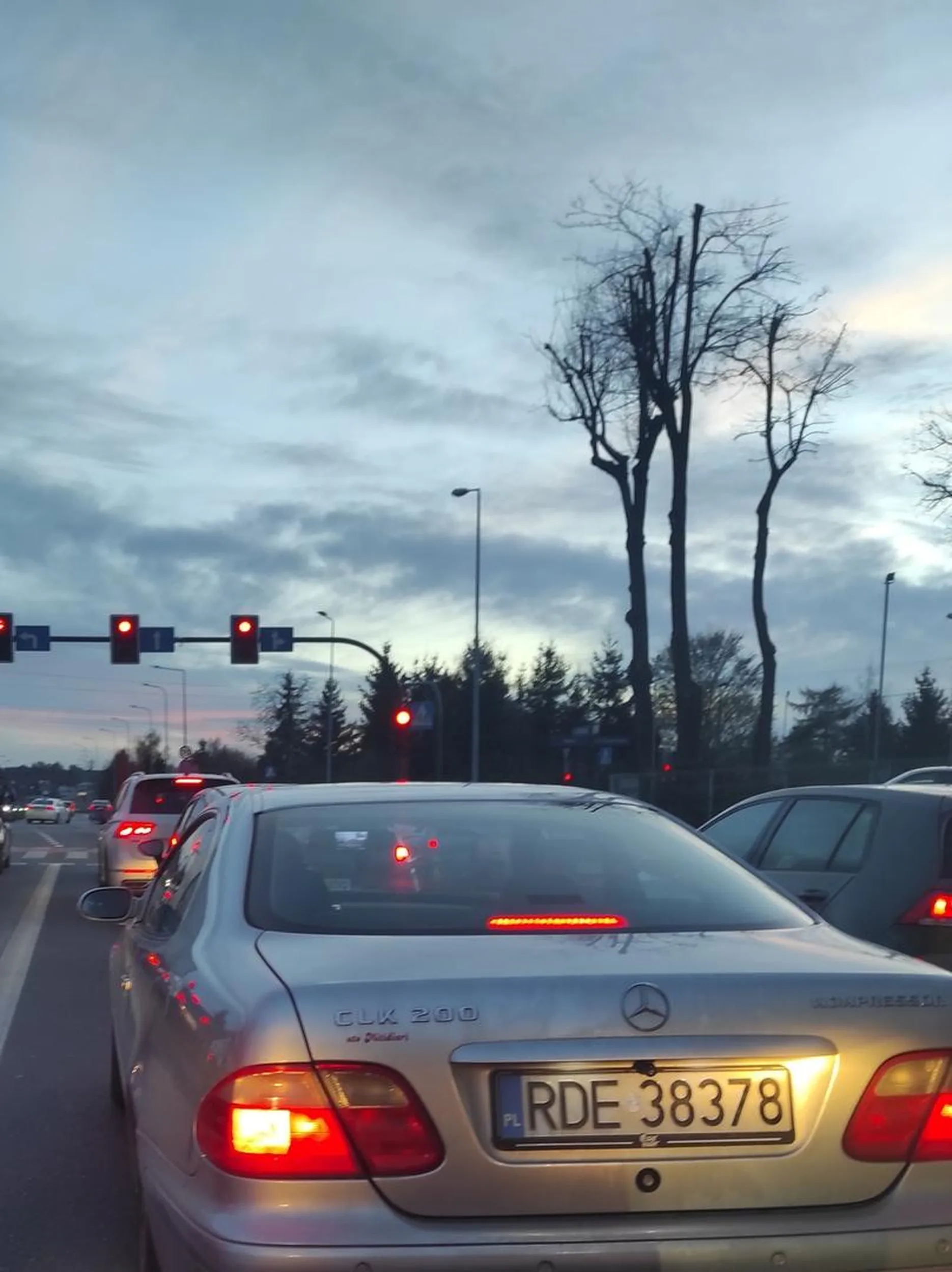 Totalny wiochmen. Drogowa agresja, notoryczne łamanie przepisów RD. Remizowy rajdowiec.