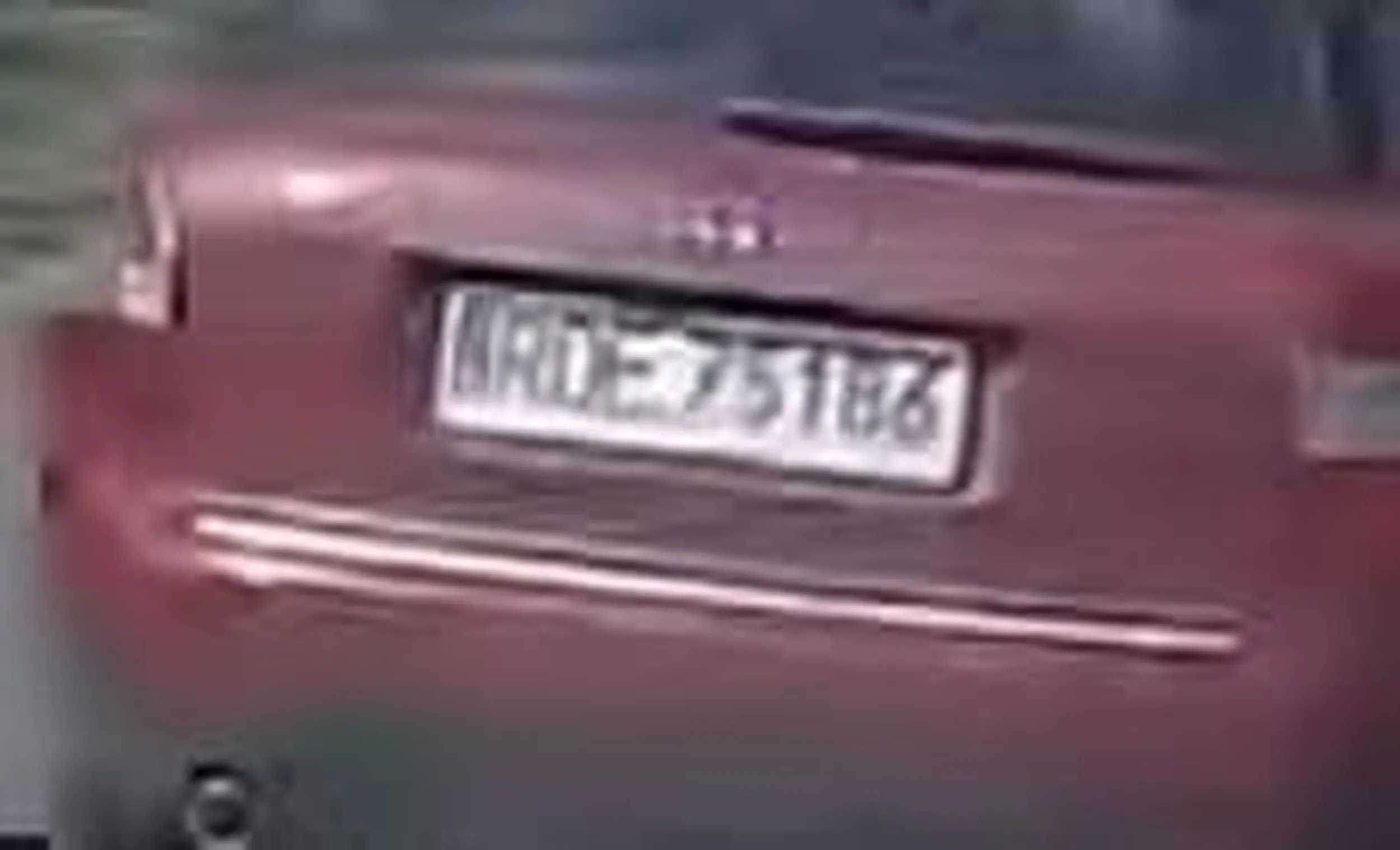 Totalny bezmózgi prymityw za kierownicą dwudziestoletniego gruza… Wyprzedzanie na trzeciego, ruszanie z piskiem opon, ciągle „siedzenie na dupie”… Jak ktoś gdzieś spotka to polecam strzelić w to puste czambo.