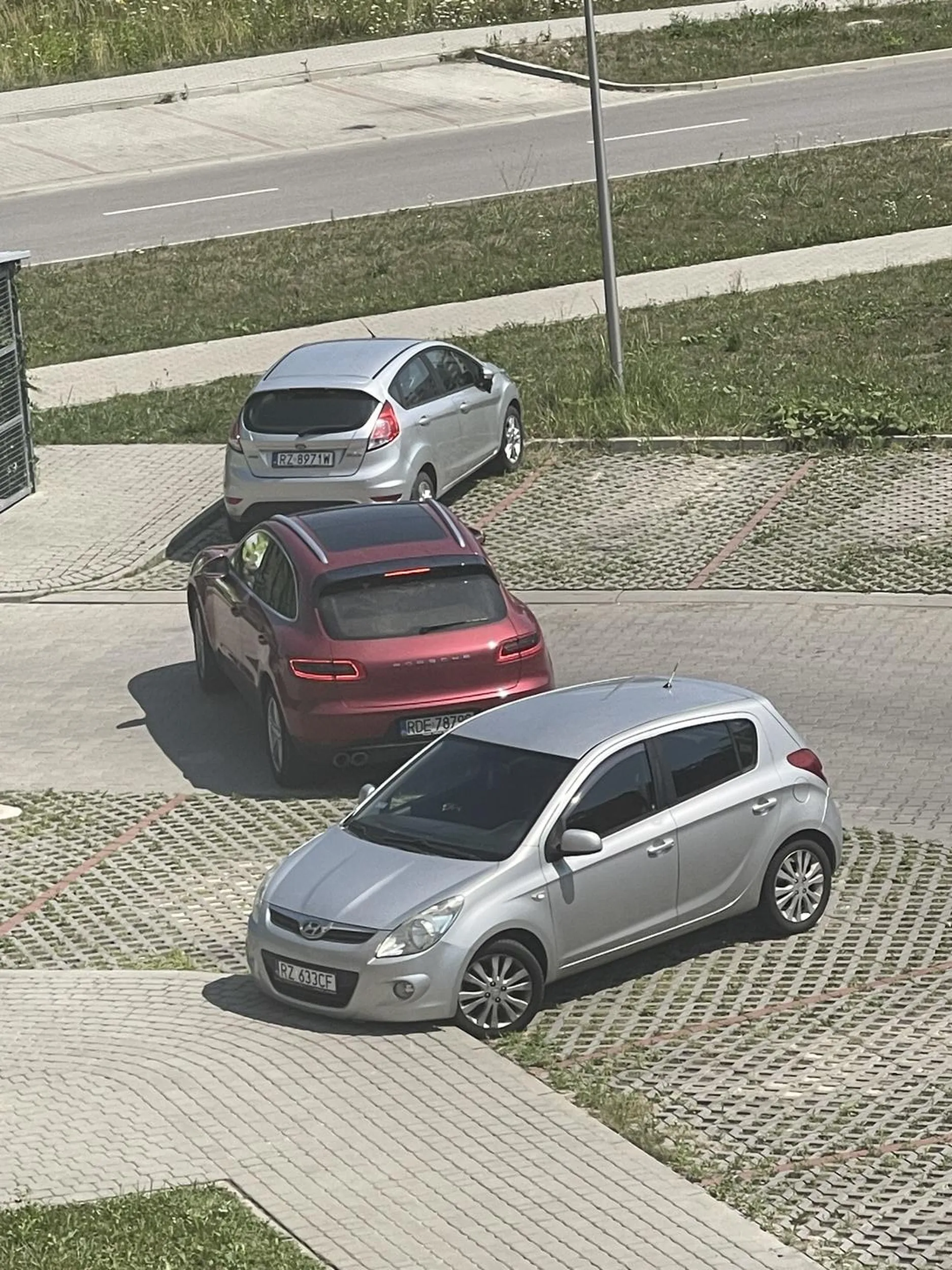 Złodziej i oszust z borgowego Porsche. Jest mi winny pieniądze