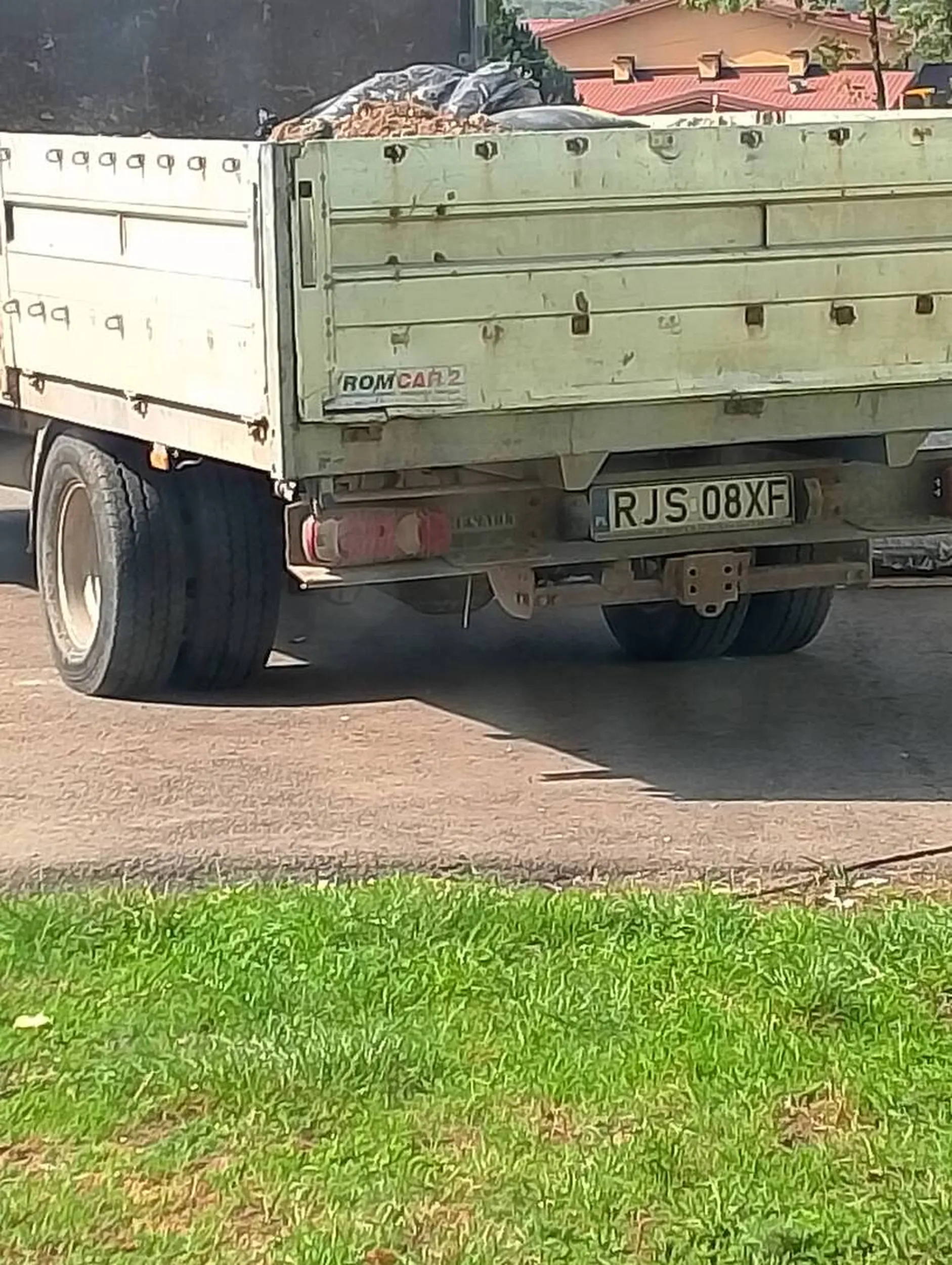 jeździ renault przeładowaną o 3t